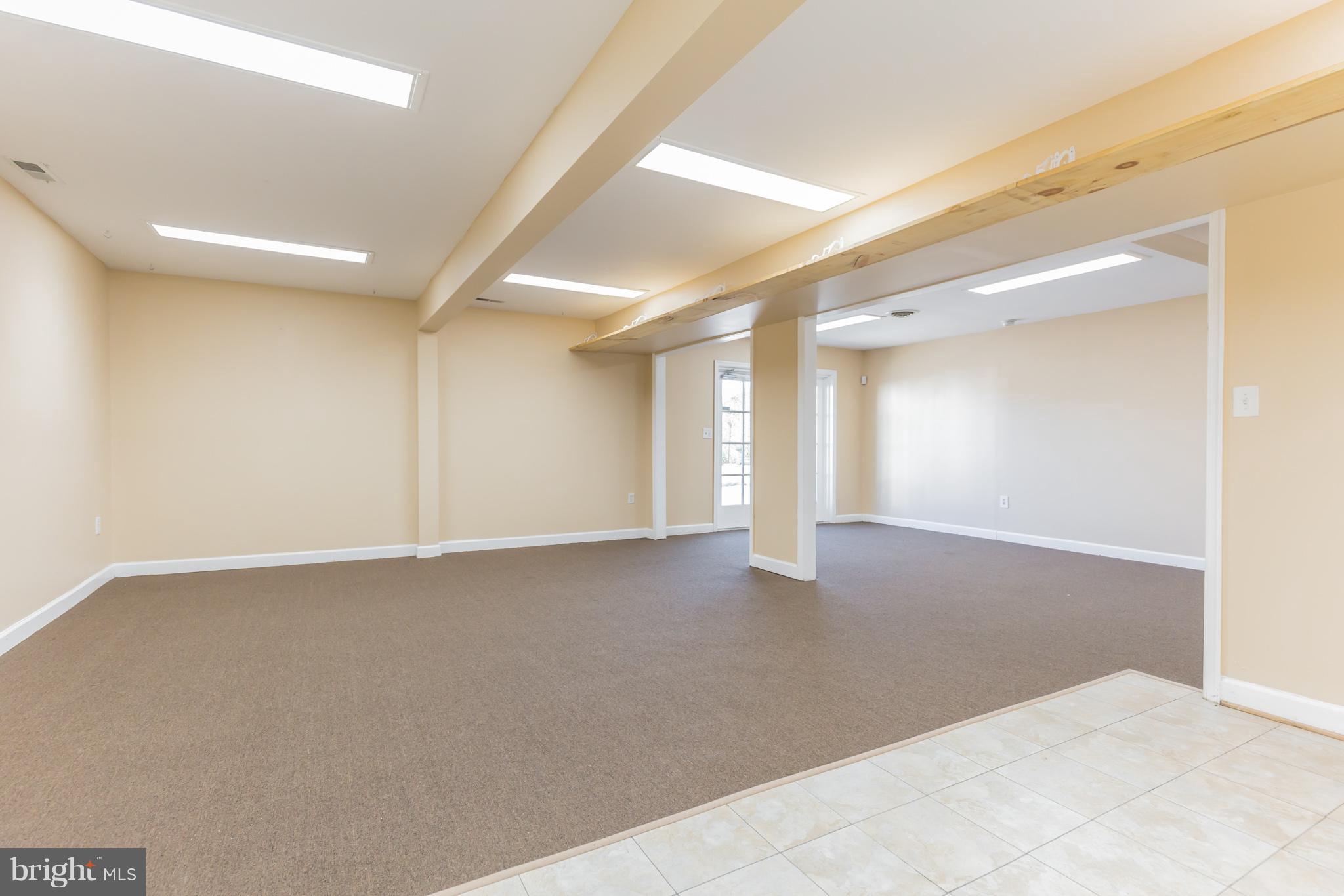 BRISCOE - Commercial Lease