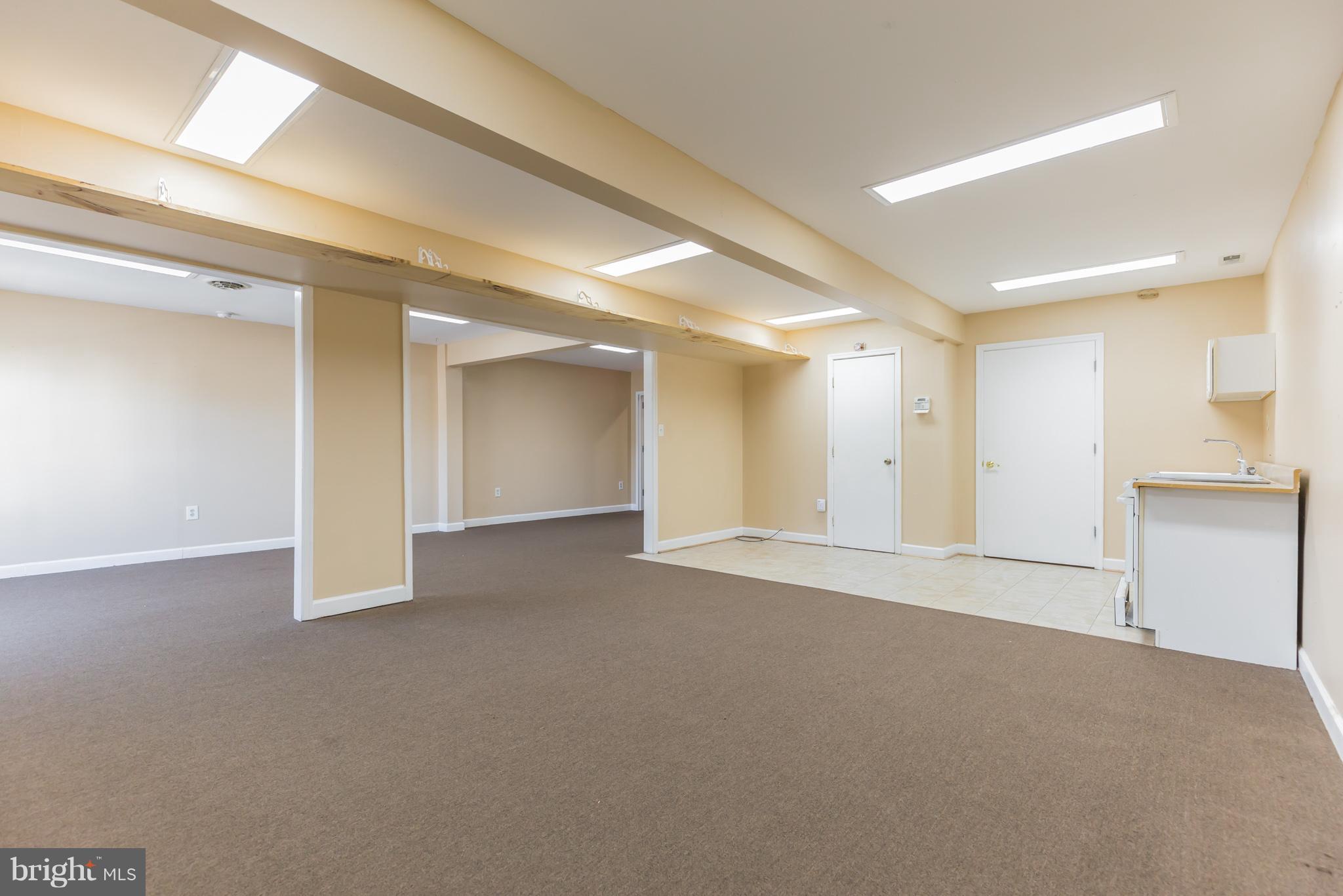 BRISCOE - Commercial Lease