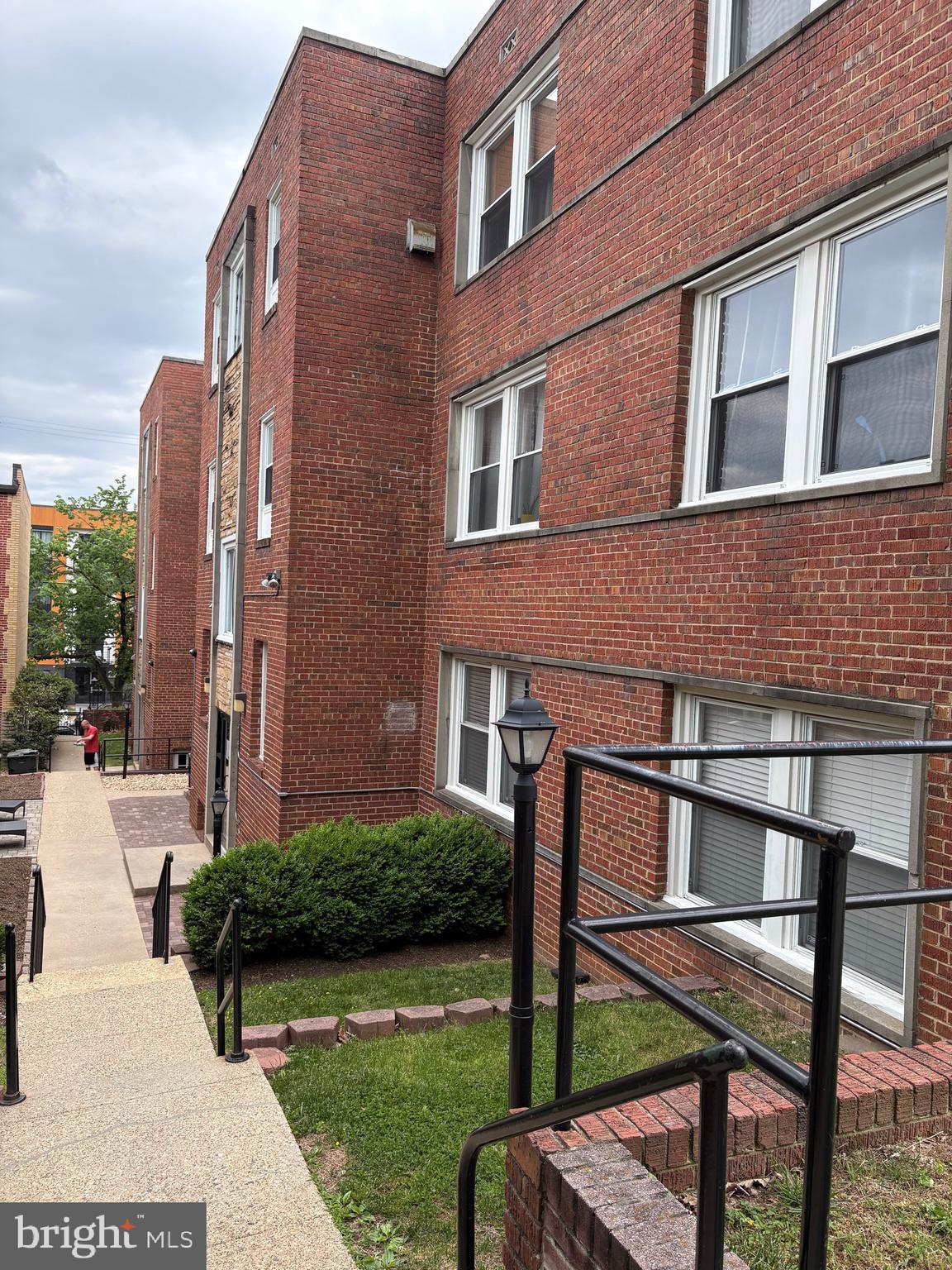 33 KENNEDY STREET NW B-1