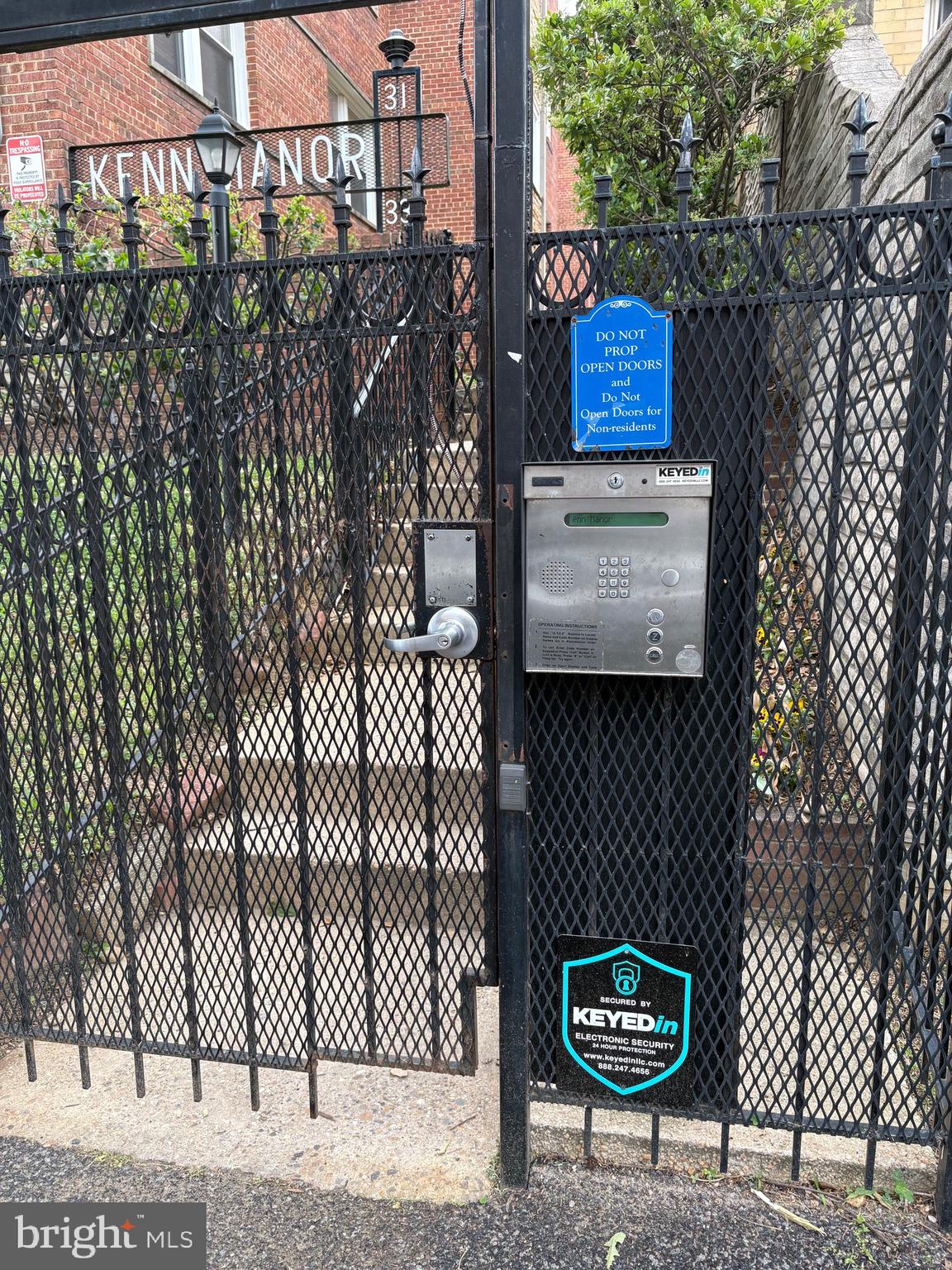 33 KENNEDY STREET NW B-1