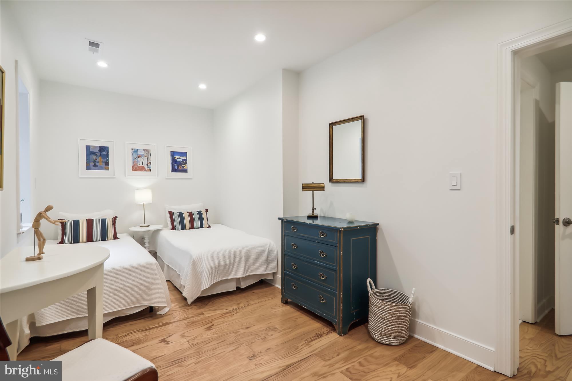 CHEVY CHASE - Residential