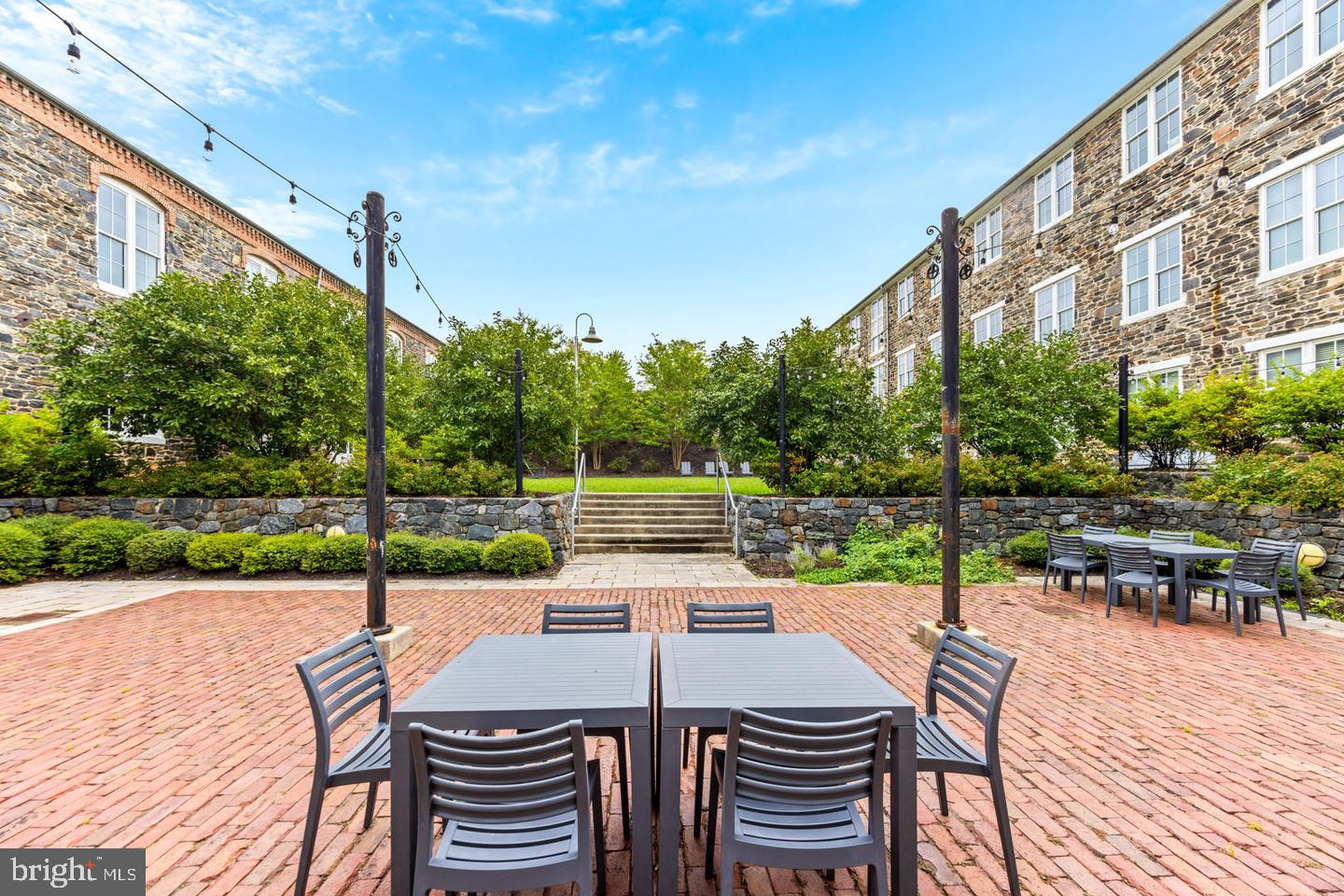 1500 UNION 221