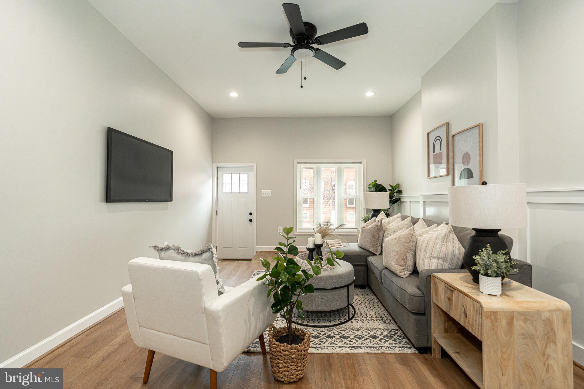 822 S ELLWOOD AVENUE