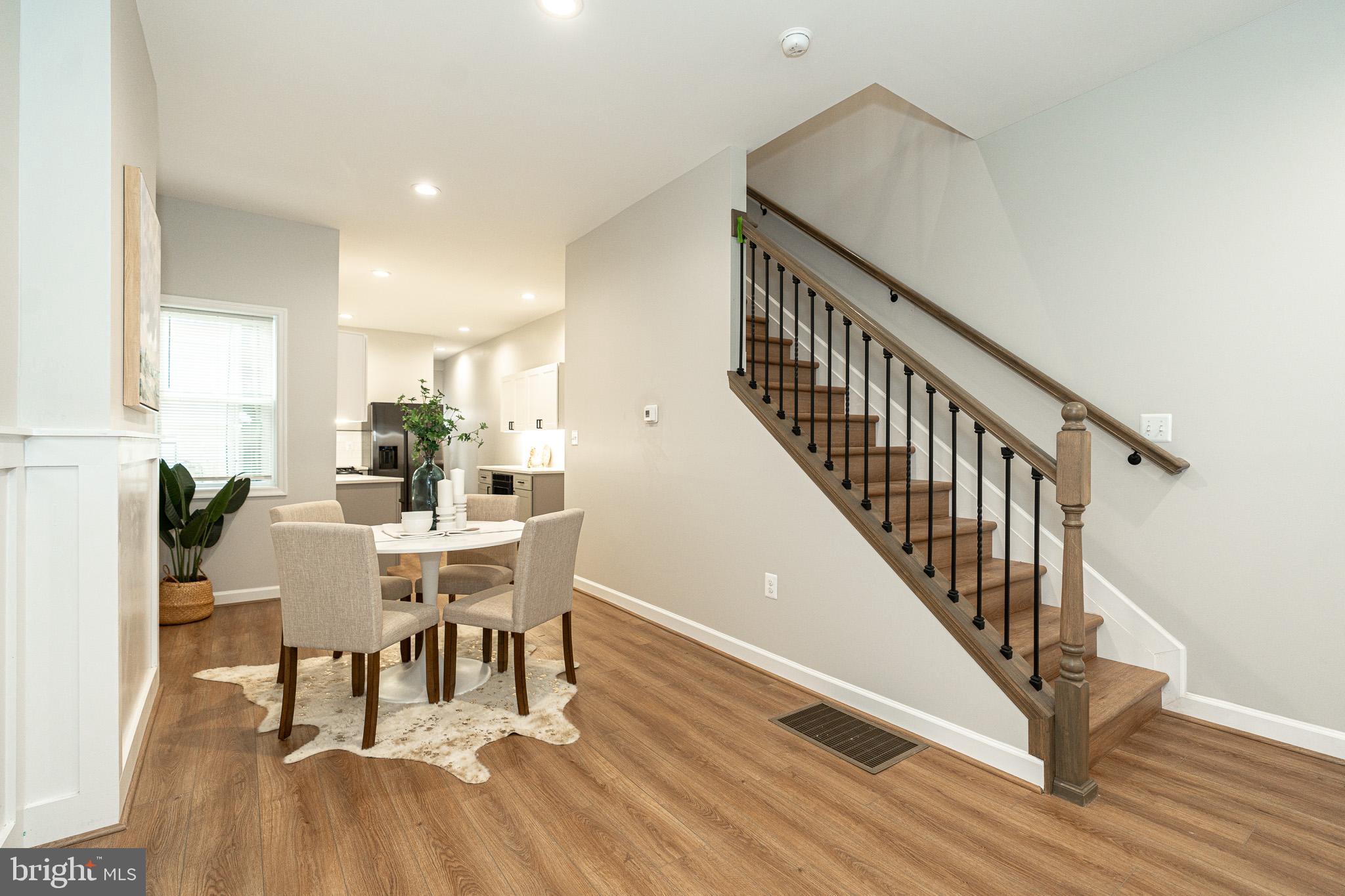 822 S ELLWOOD AVENUE