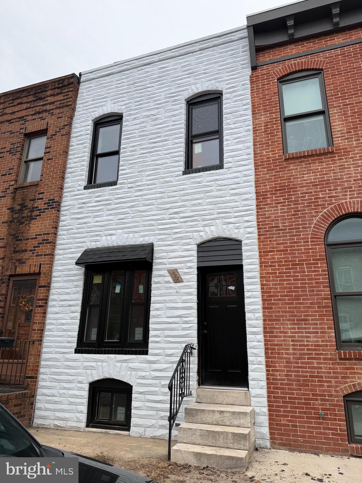 822 S ELLWOOD AVENUE