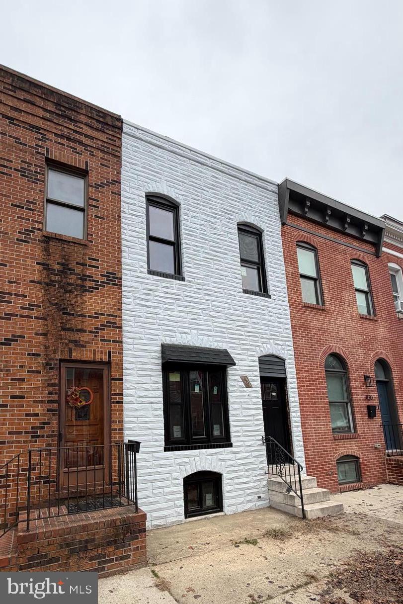 822 S ELLWOOD AVENUE