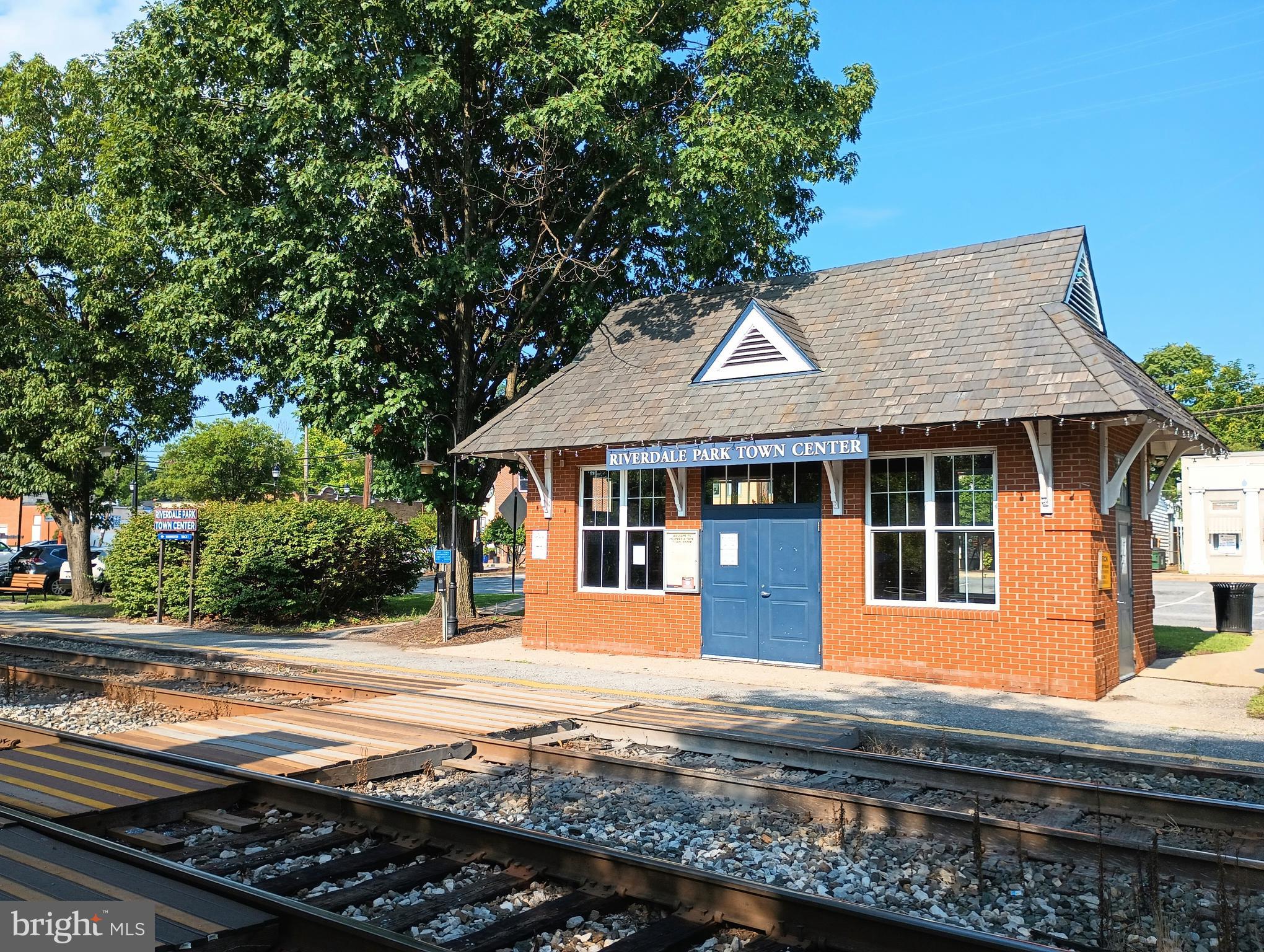 RIVERDALE PARK - Residential