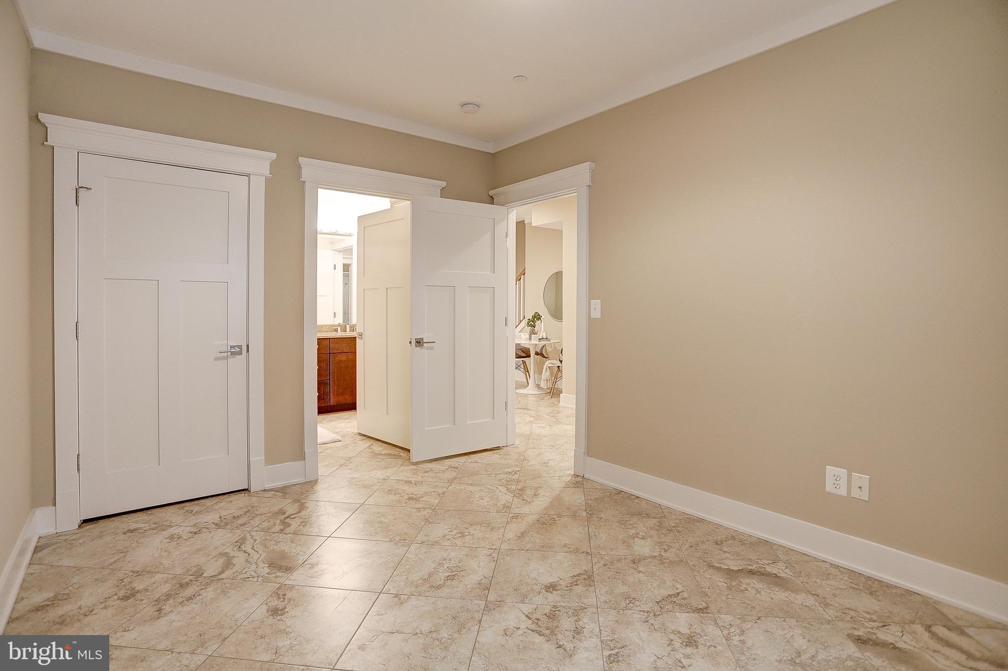 RIVERDALE PARK - Residential