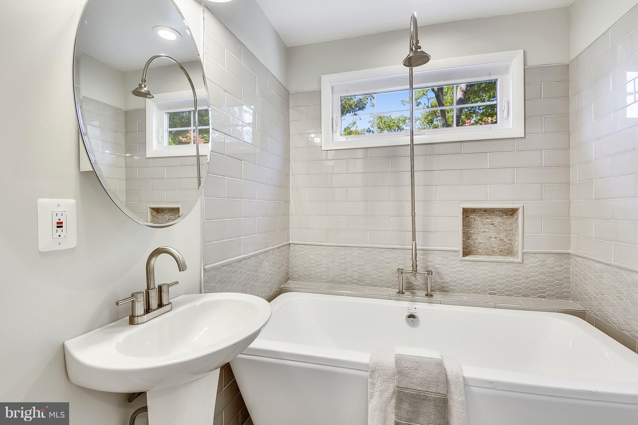 WAYNEWOOD - Residential