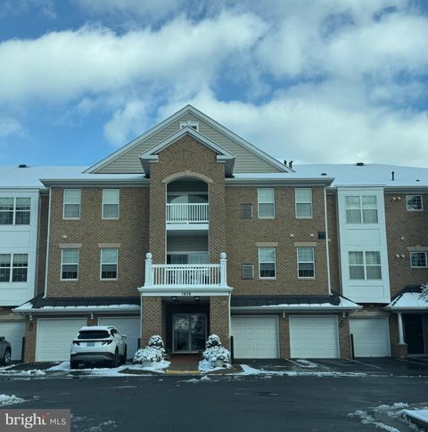 Photo of 1406 Wigeon Way #205, GAMBRILLS, MD 21054 (MLS # MDAA2133218)