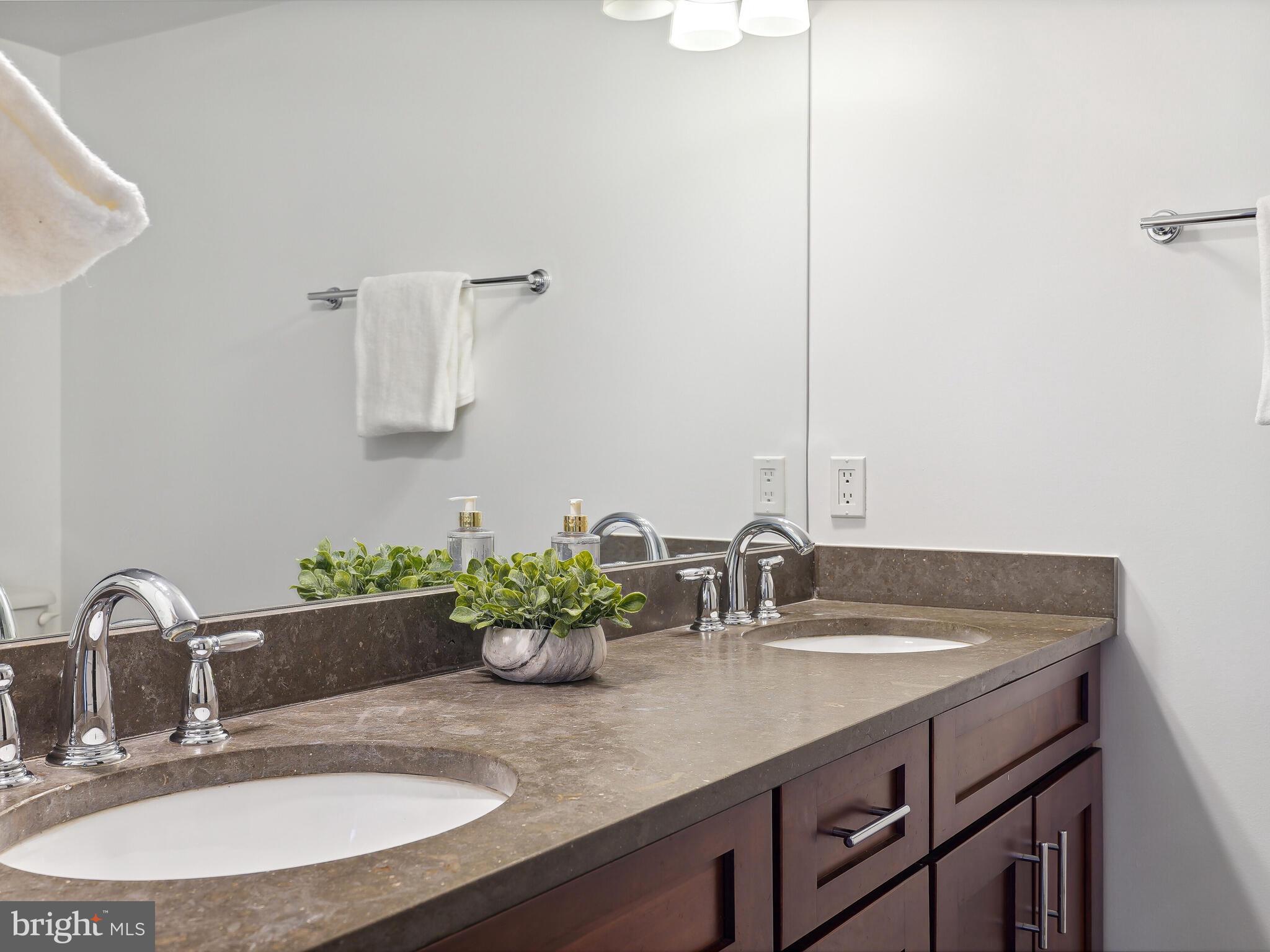 THE WOOSTER AND MERCER LOFTS - Residential