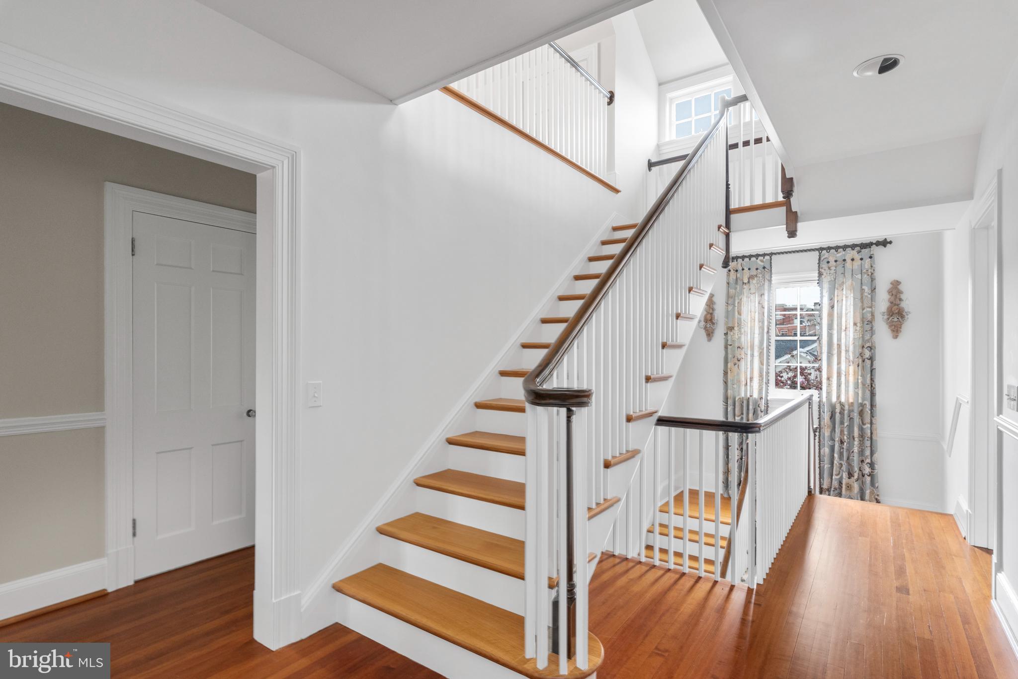 MURRAY HILL - Residential