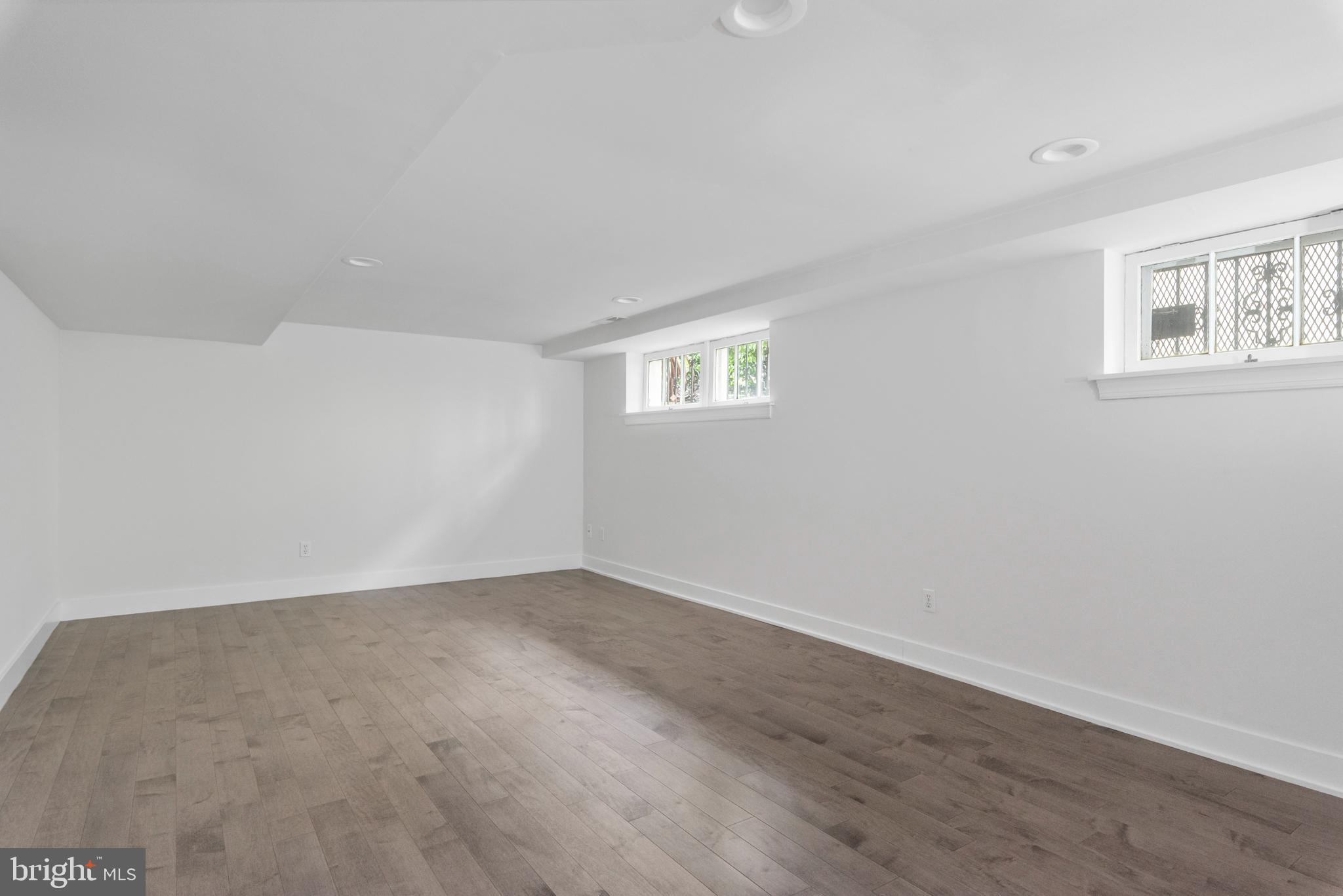 MURRAY HILL - Residential