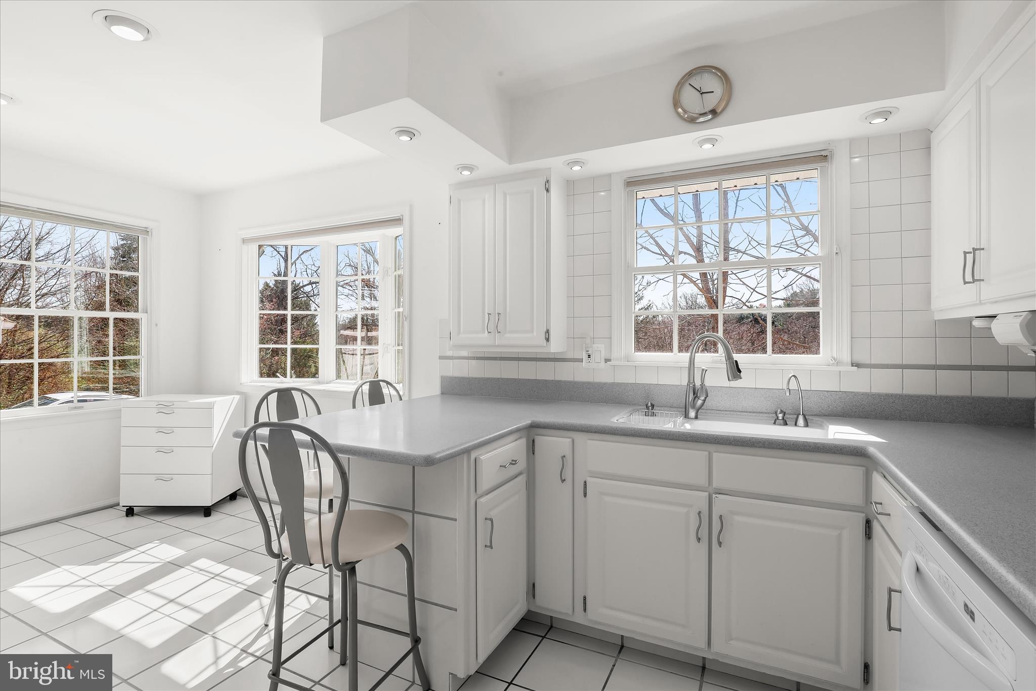 HAWTHORNE SQUARE - Residential