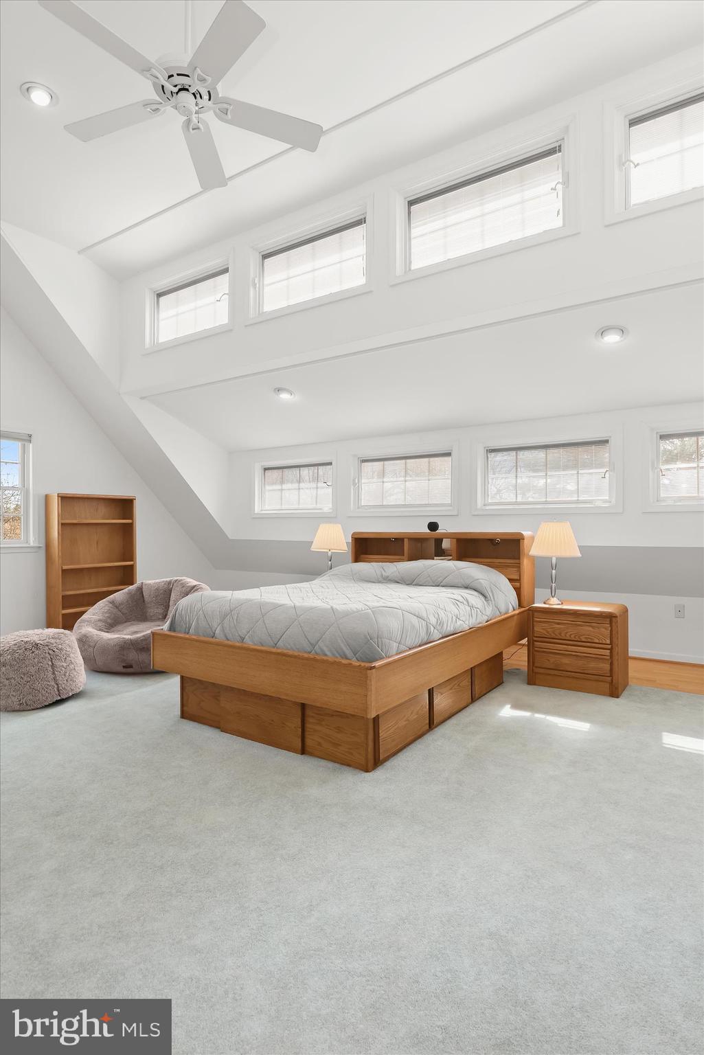 HAWTHORNE SQUARE - Residential