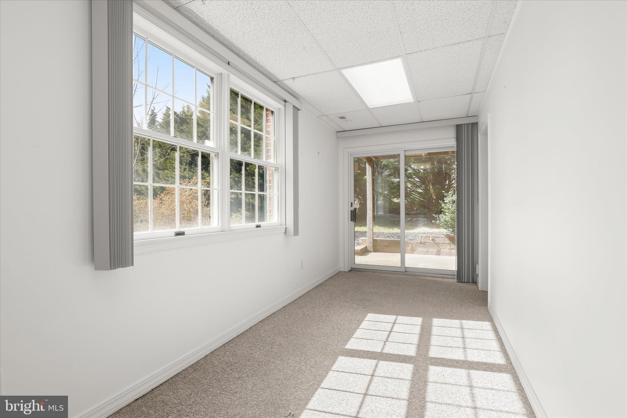 HAWTHORNE SQUARE - Residential