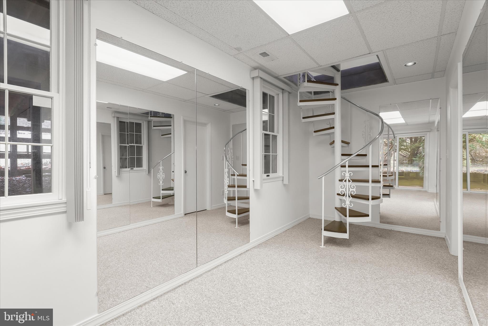 HAWTHORNE SQUARE - Residential