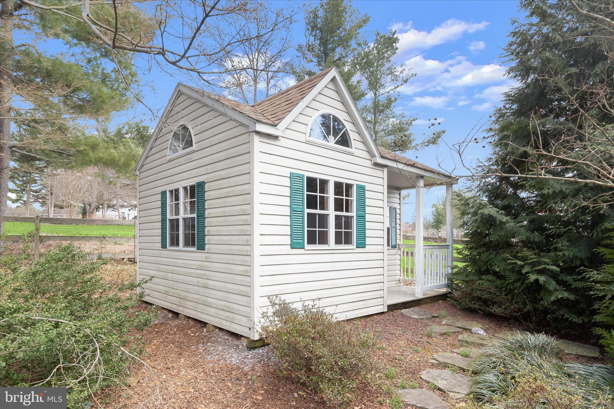 HAWTHORNE SQUARE - Residential