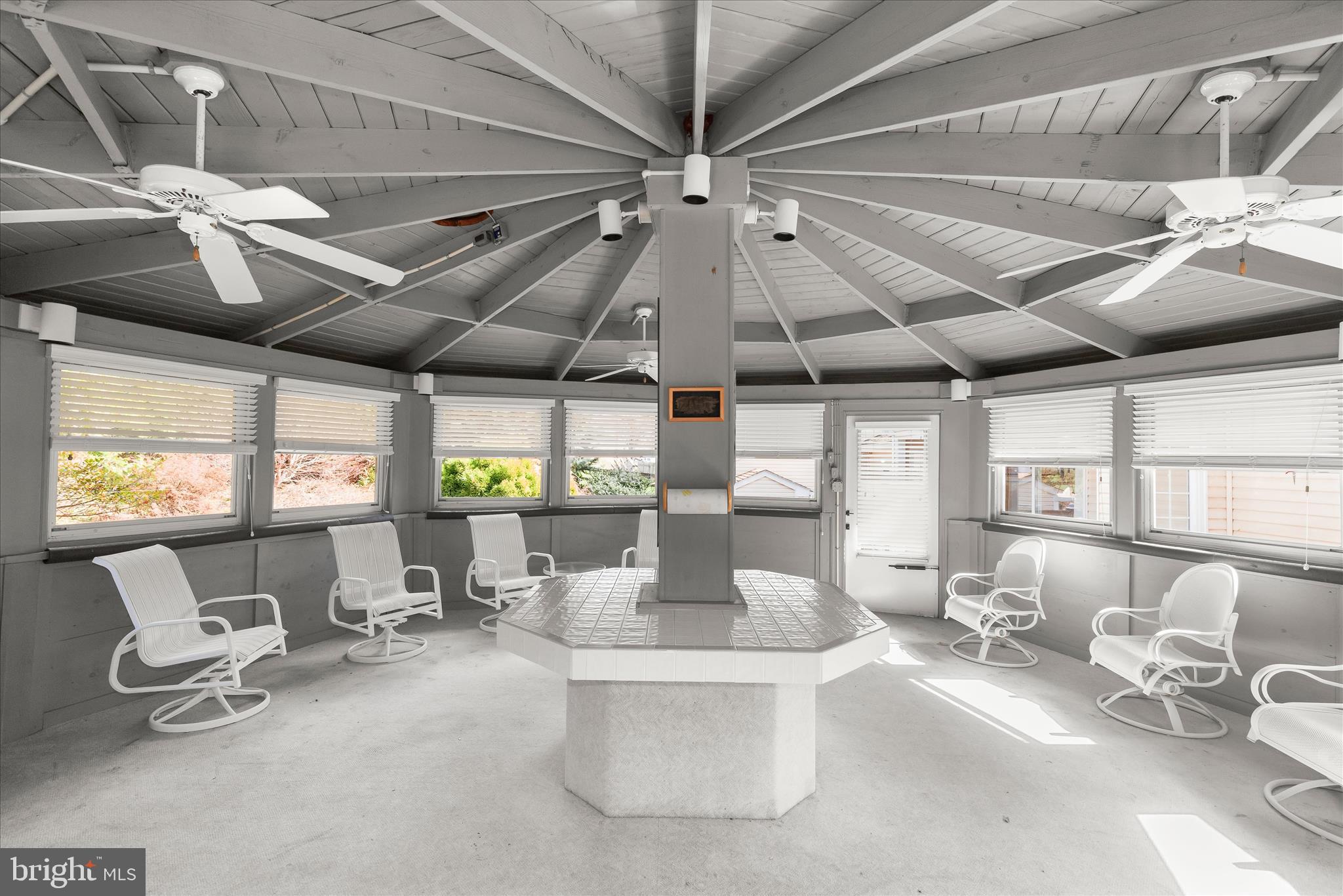 HAWTHORNE SQUARE - Residential