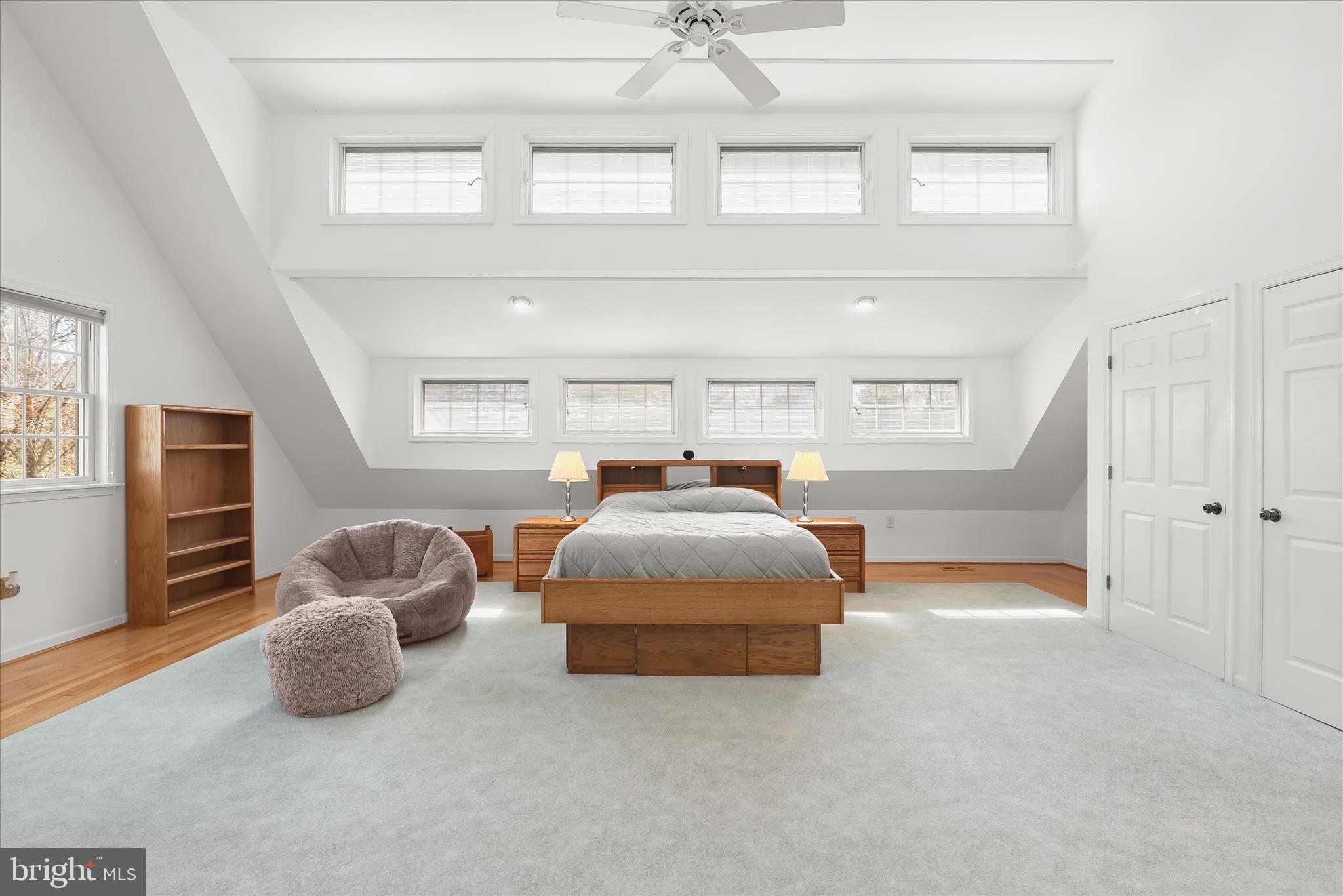 HAWTHORNE SQUARE - Residential