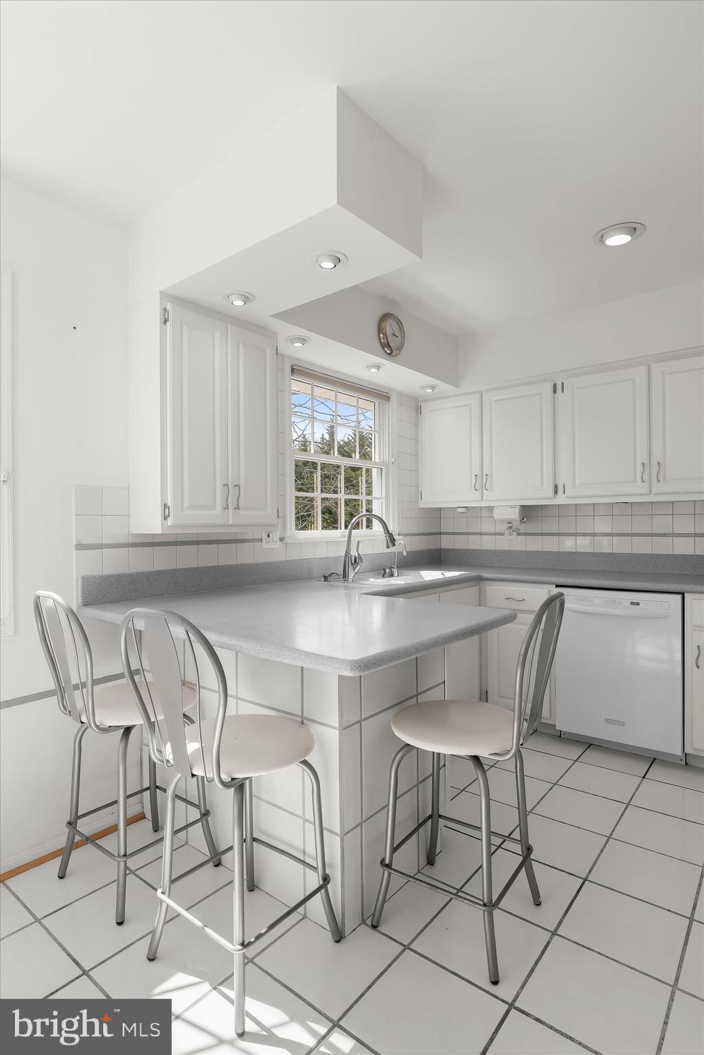 HAWTHORNE SQUARE - Residential