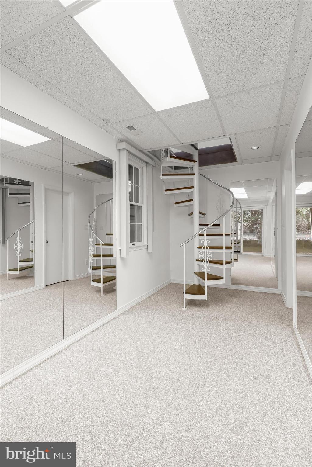 HAWTHORNE SQUARE - Residential