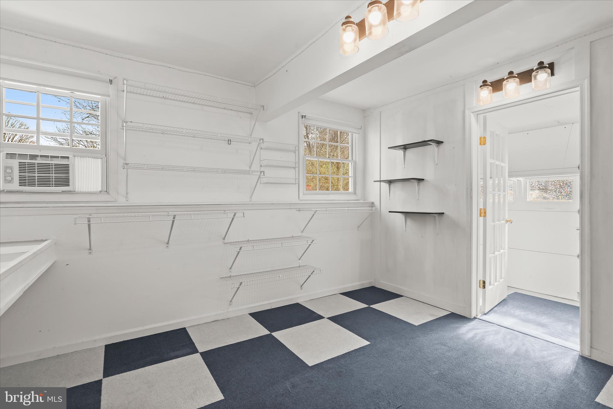 HAWTHORNE SQUARE - Residential