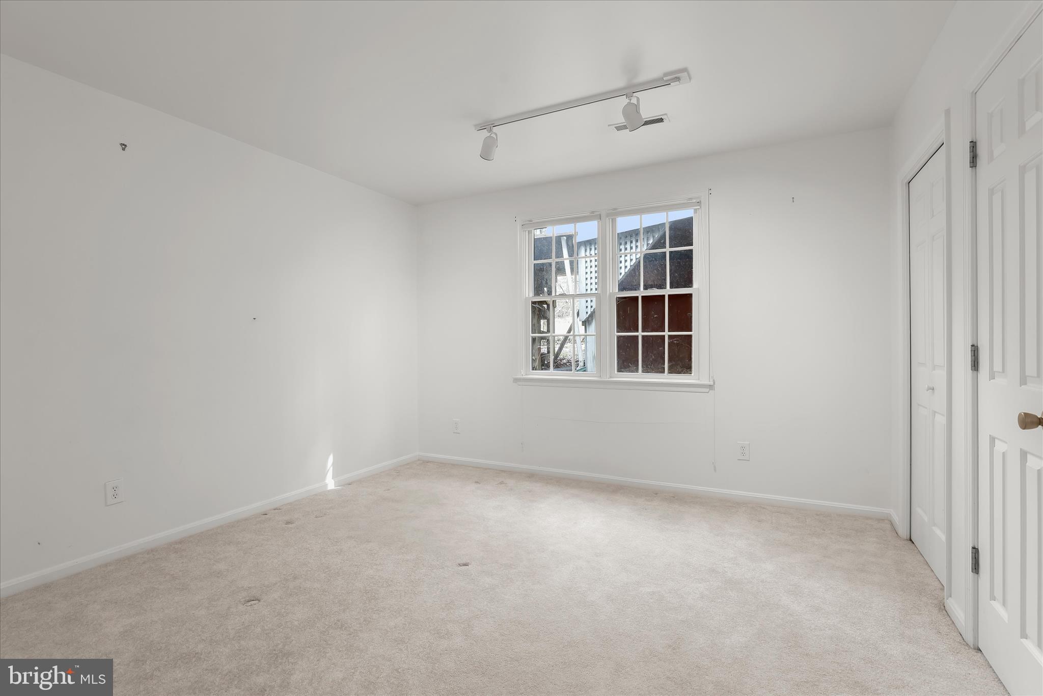 HAWTHORNE SQUARE - Residential