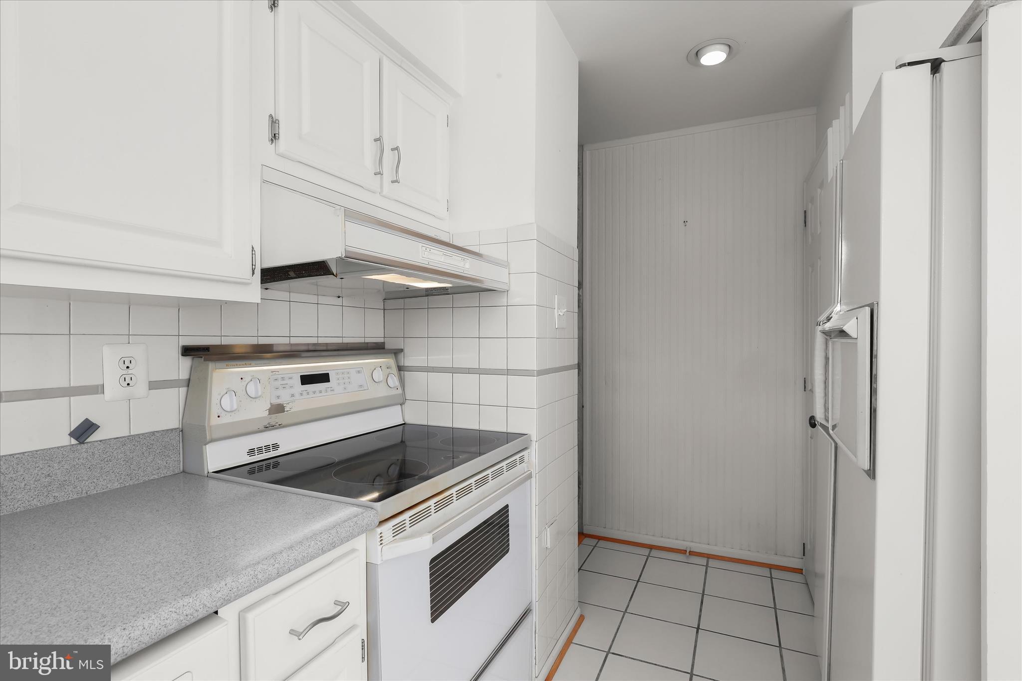 HAWTHORNE SQUARE - Residential