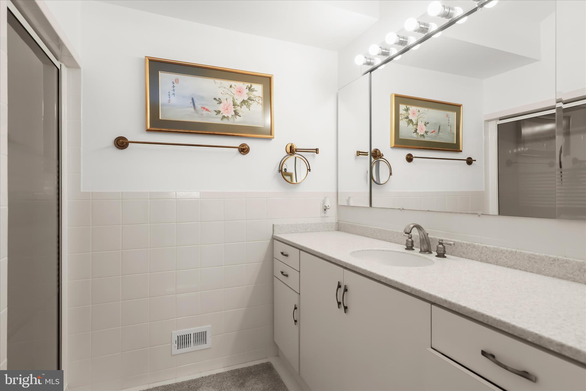 HAWTHORNE SQUARE - Residential