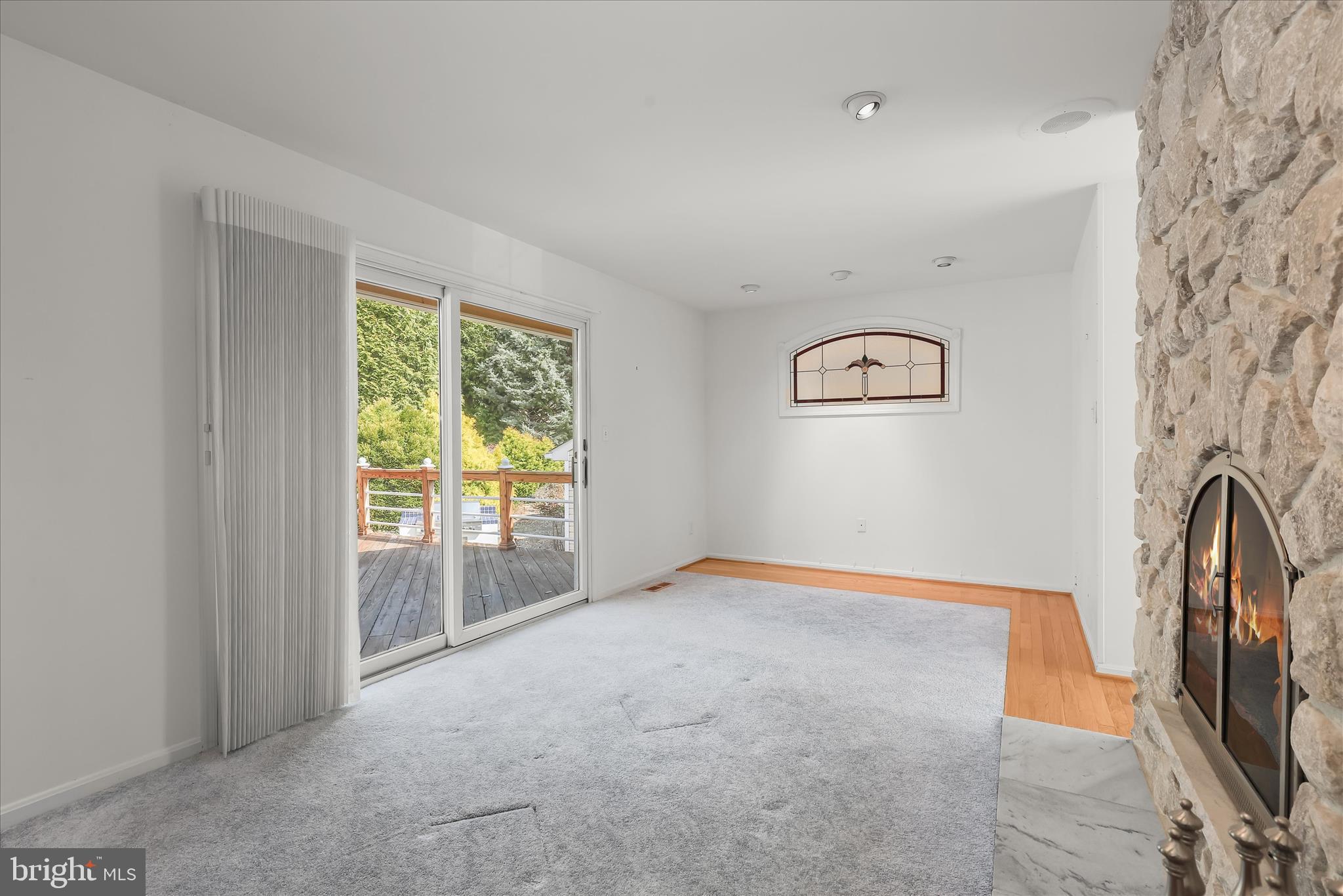 HAWTHORNE SQUARE - Residential