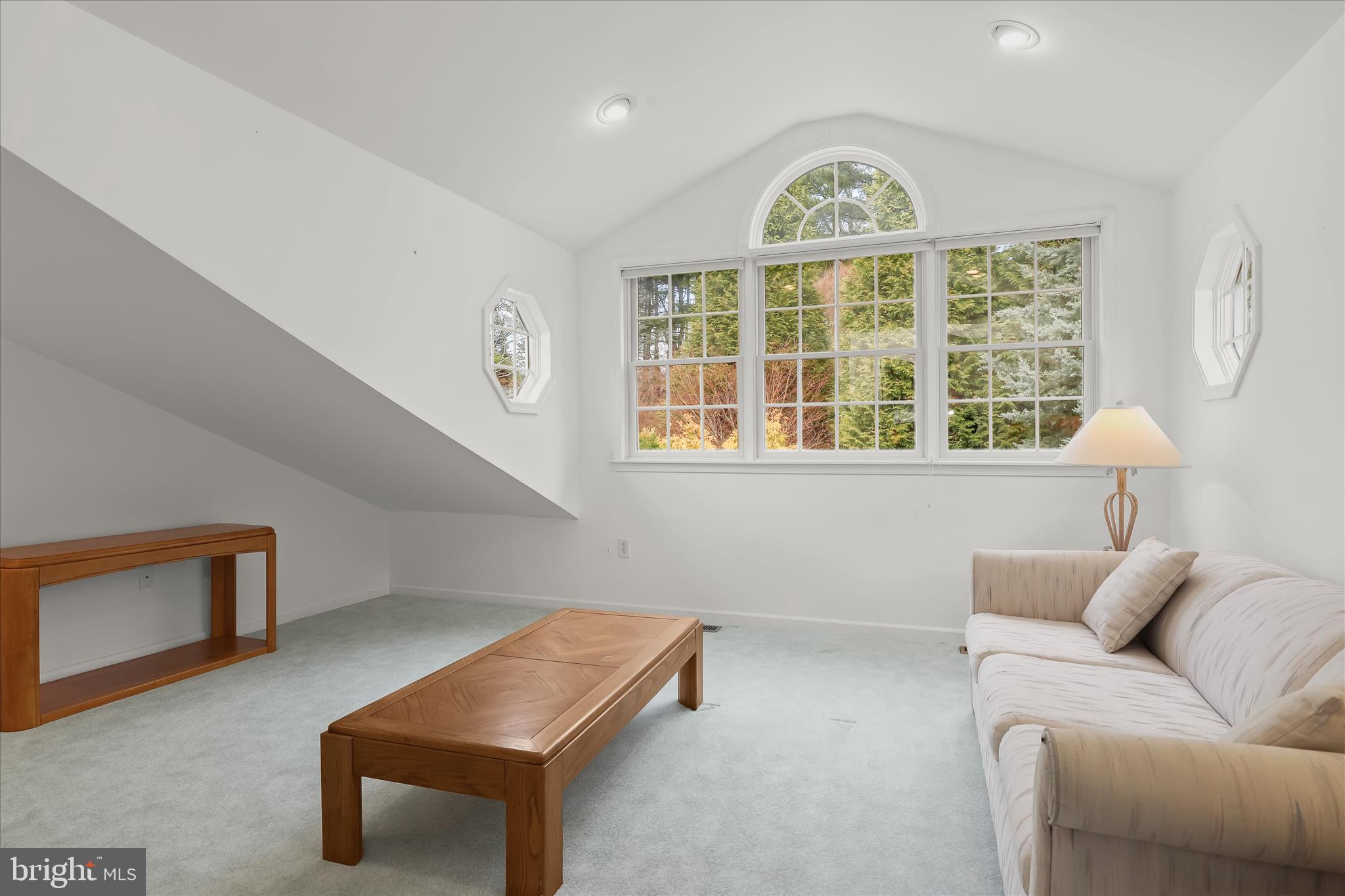 HAWTHORNE SQUARE - Residential