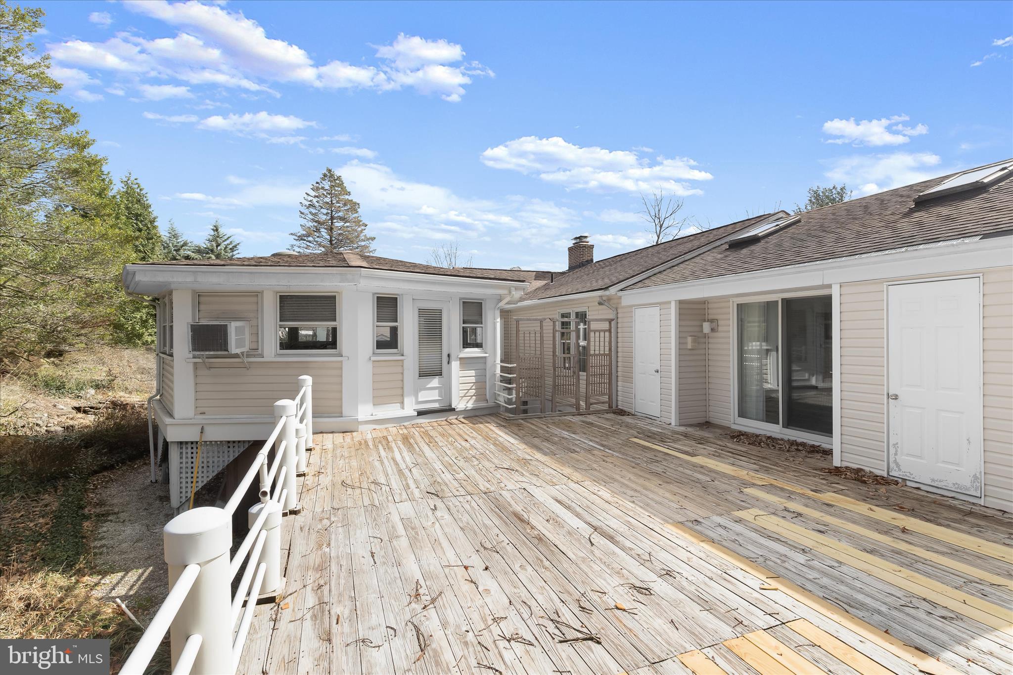 HAWTHORNE SQUARE - Residential