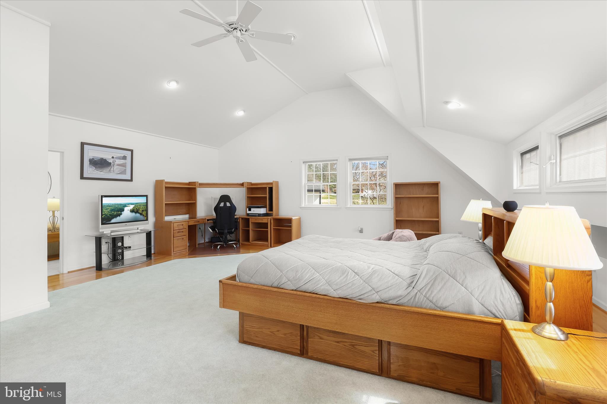 HAWTHORNE SQUARE - Residential