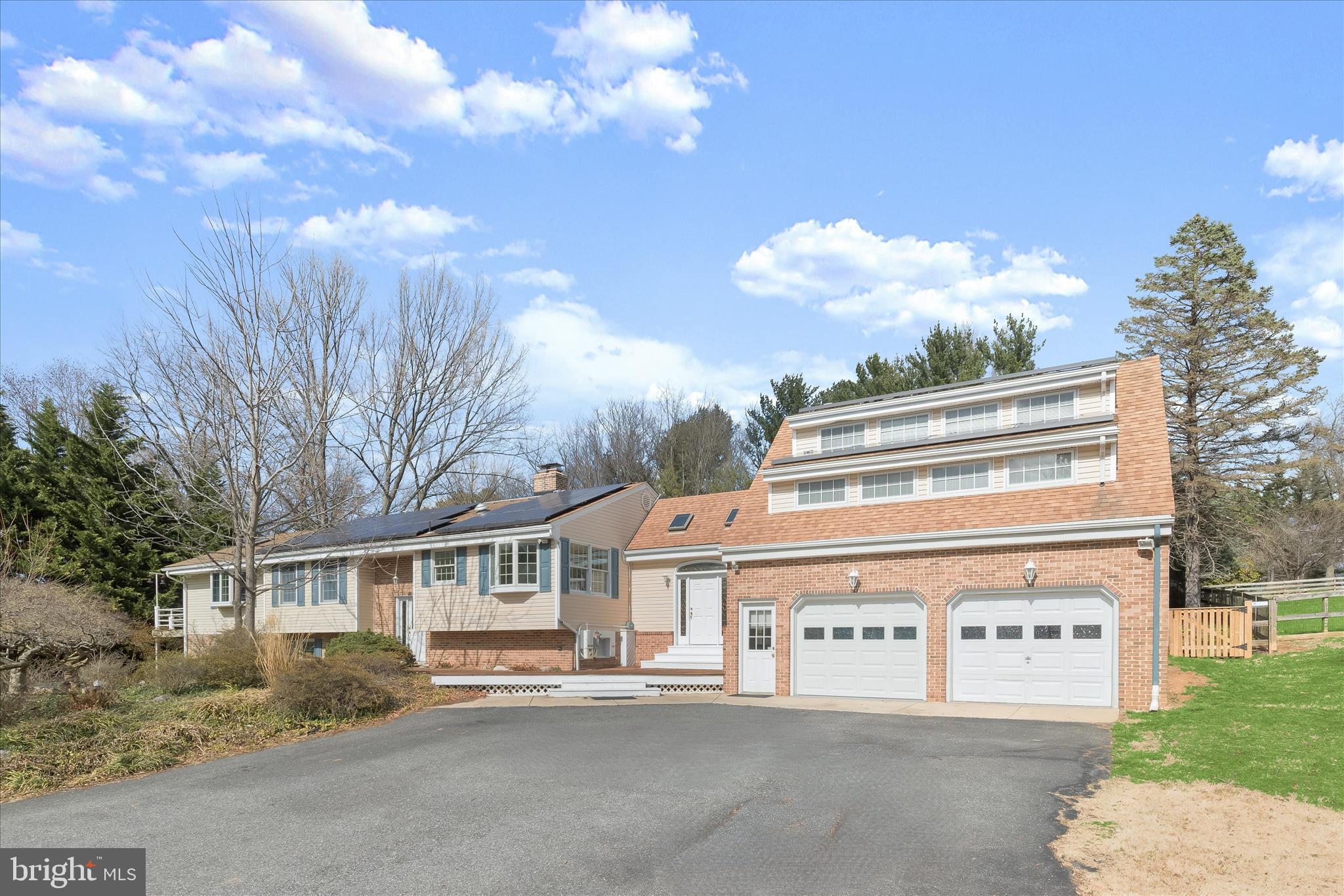 HAWTHORNE SQUARE - Residential