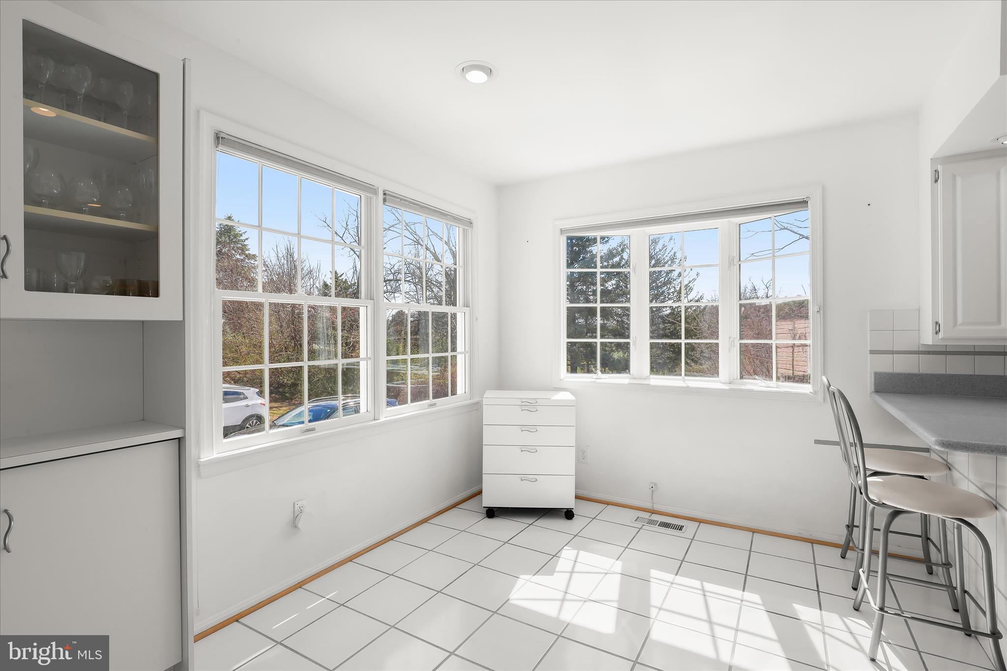 HAWTHORNE SQUARE - Residential