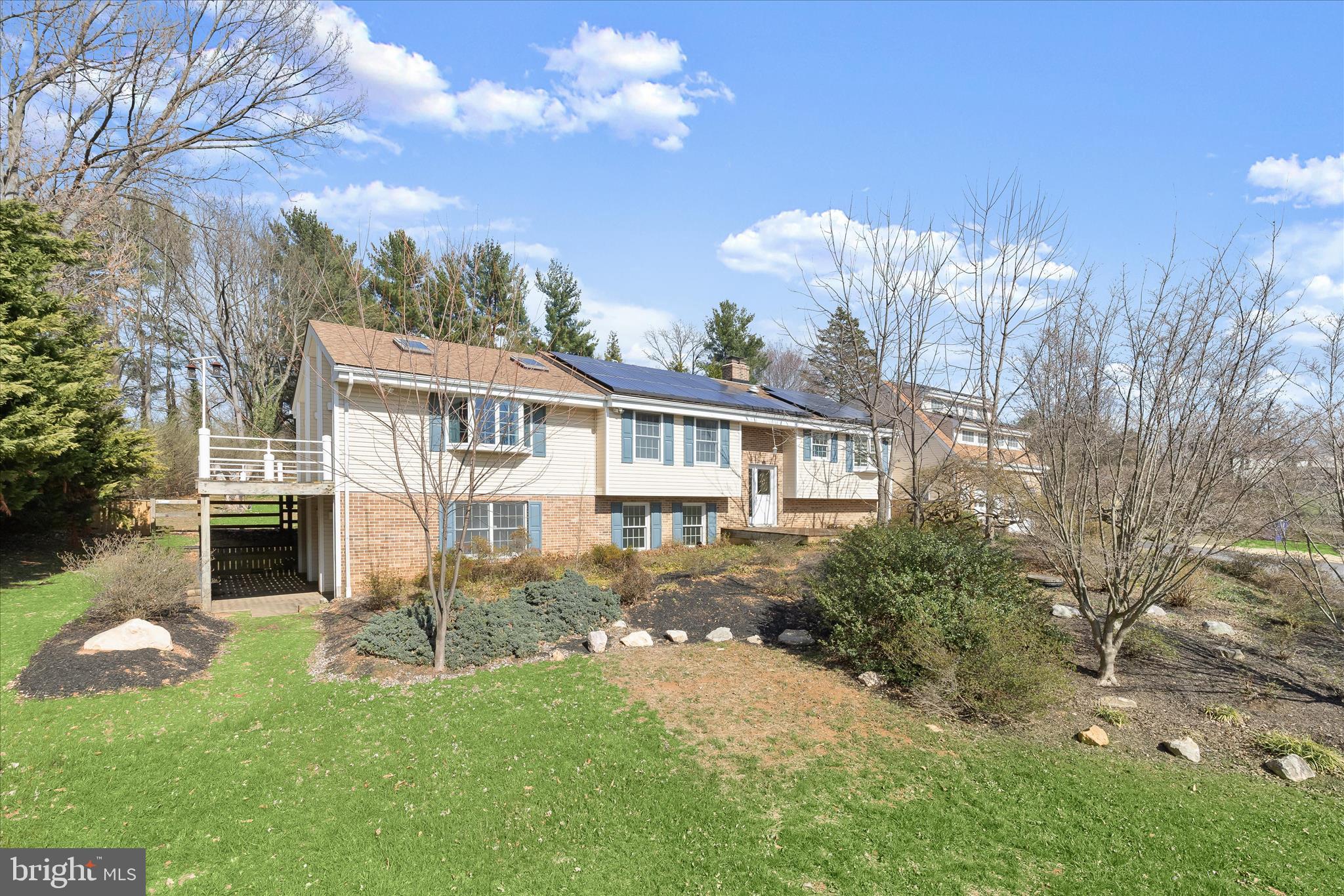 HAWTHORNE SQUARE - Residential