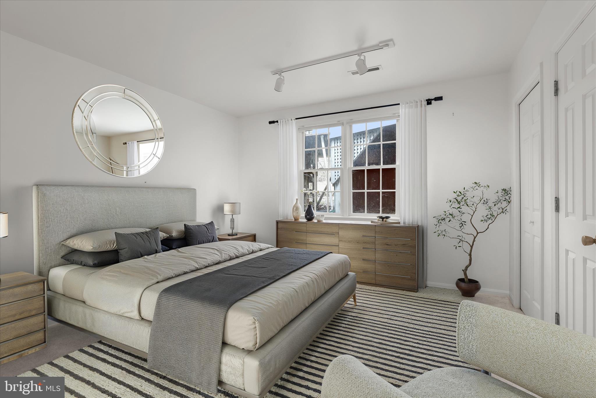 HAWTHORNE SQUARE - Residential