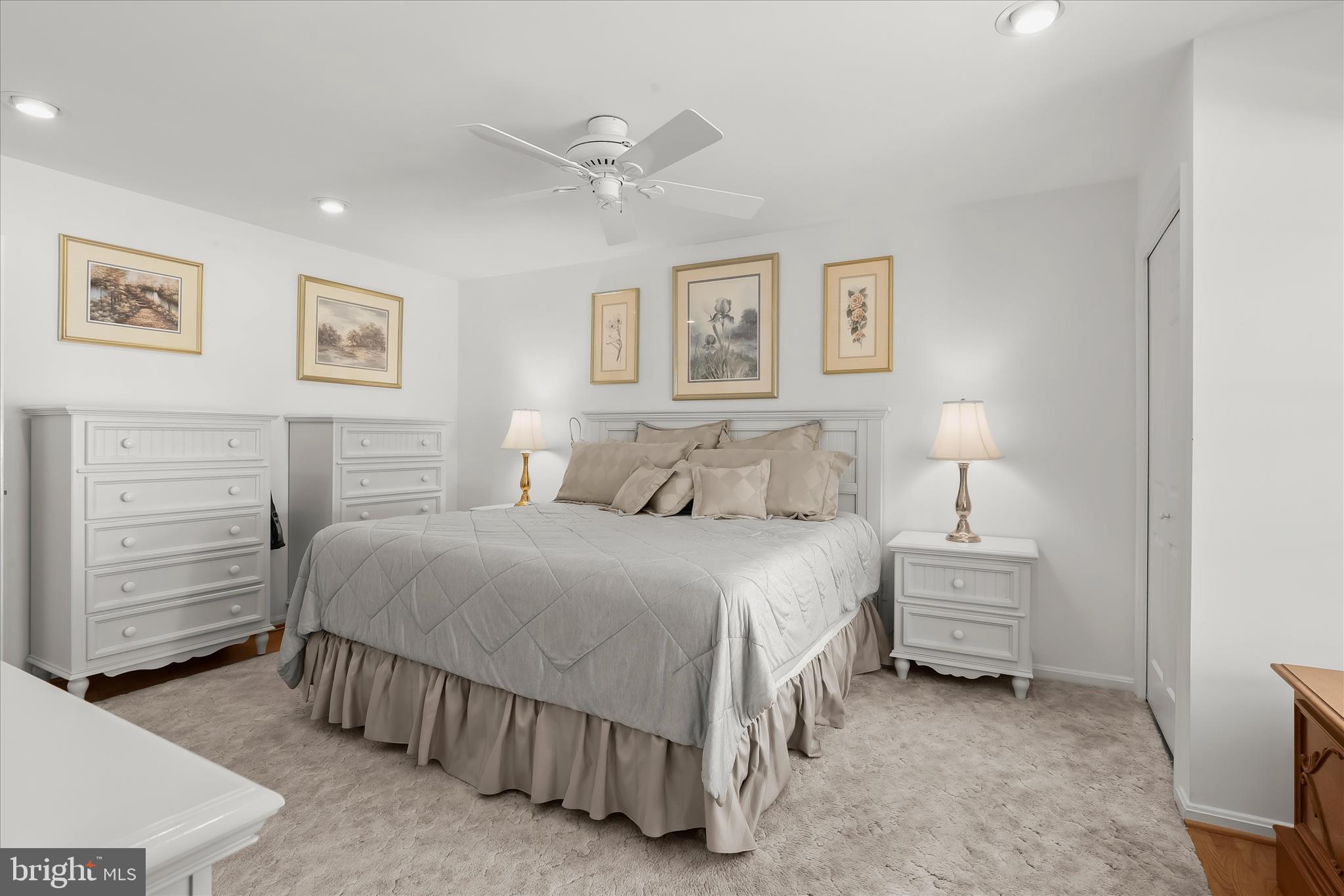 HAWTHORNE SQUARE - Residential