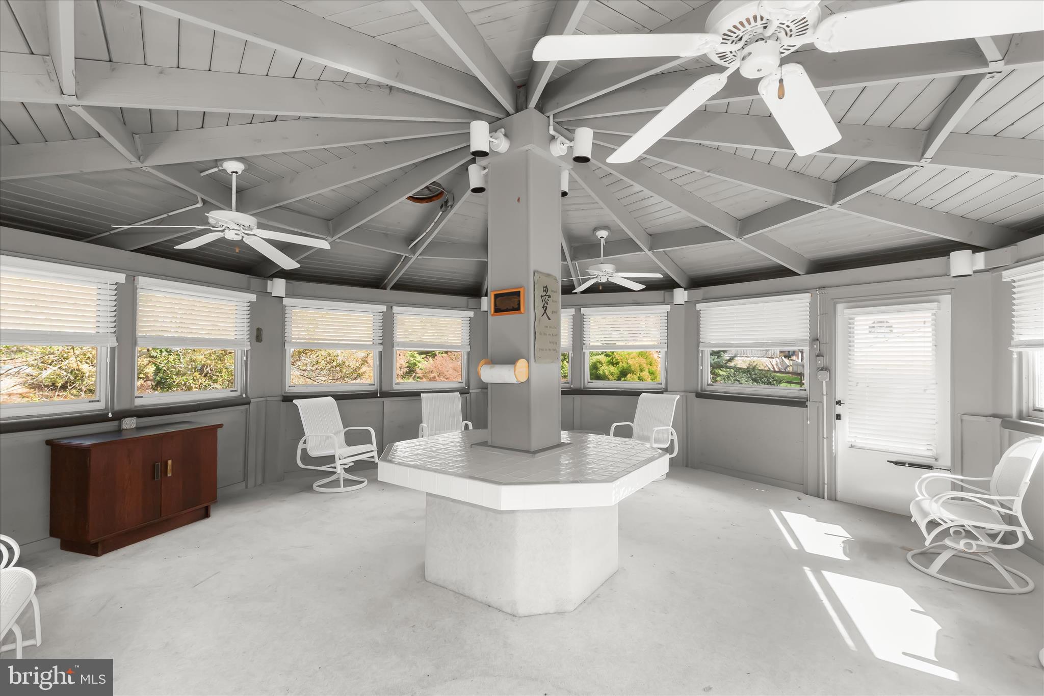 HAWTHORNE SQUARE - Residential