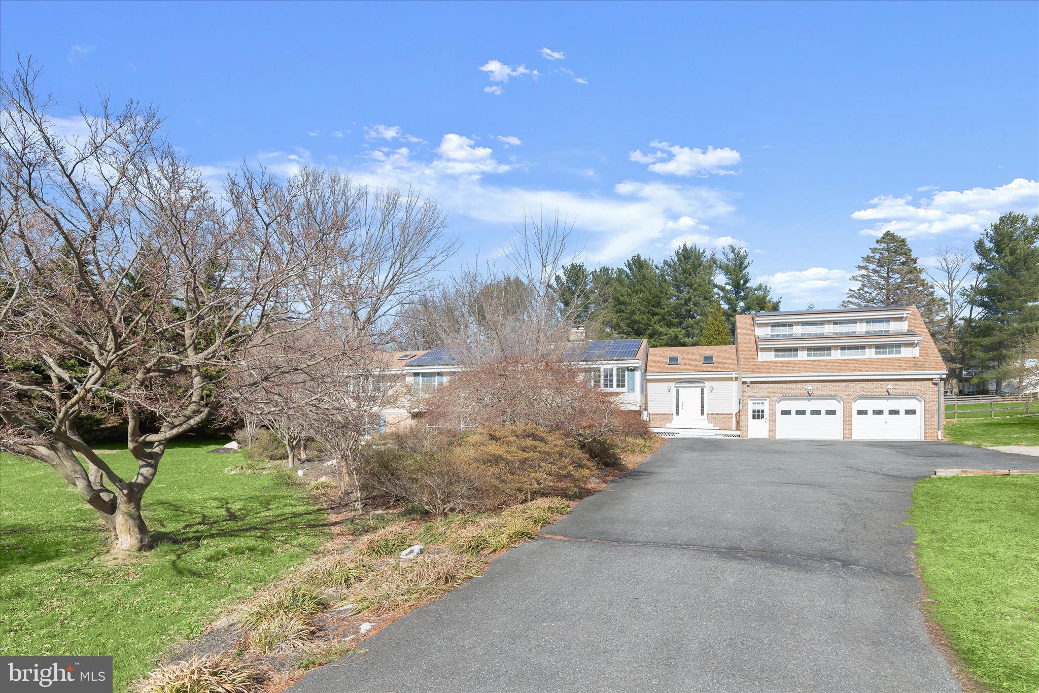 HAWTHORNE SQUARE - Residential