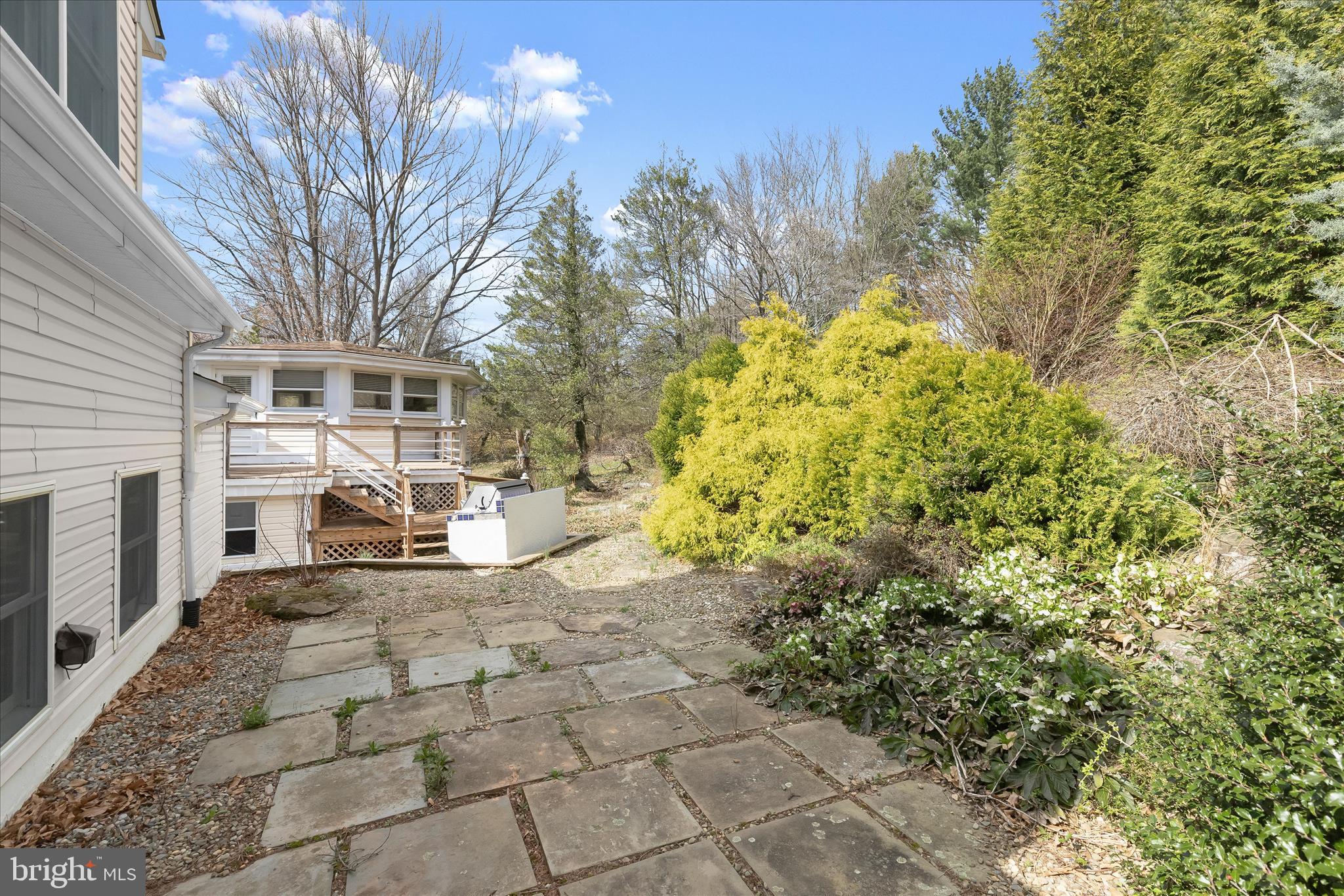 HAWTHORNE SQUARE - Residential