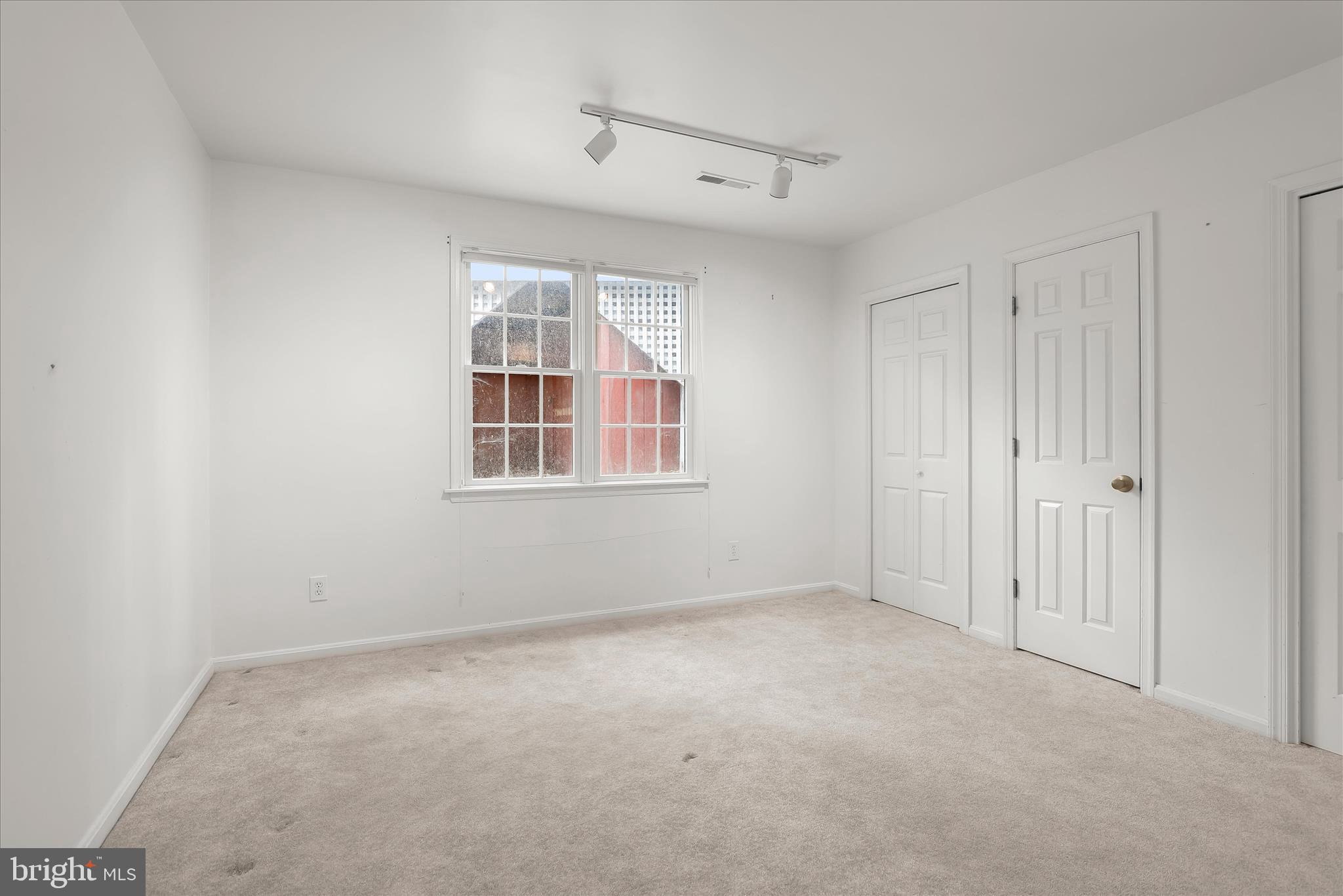 HAWTHORNE SQUARE - Residential