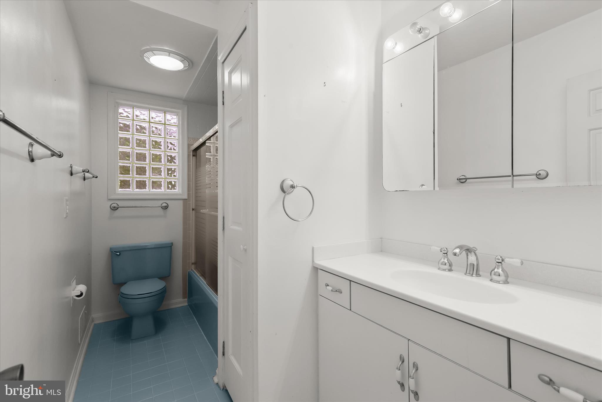 HAWTHORNE SQUARE - Residential