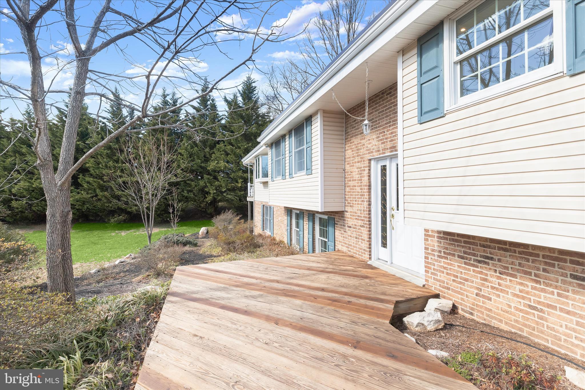 HAWTHORNE SQUARE - Residential