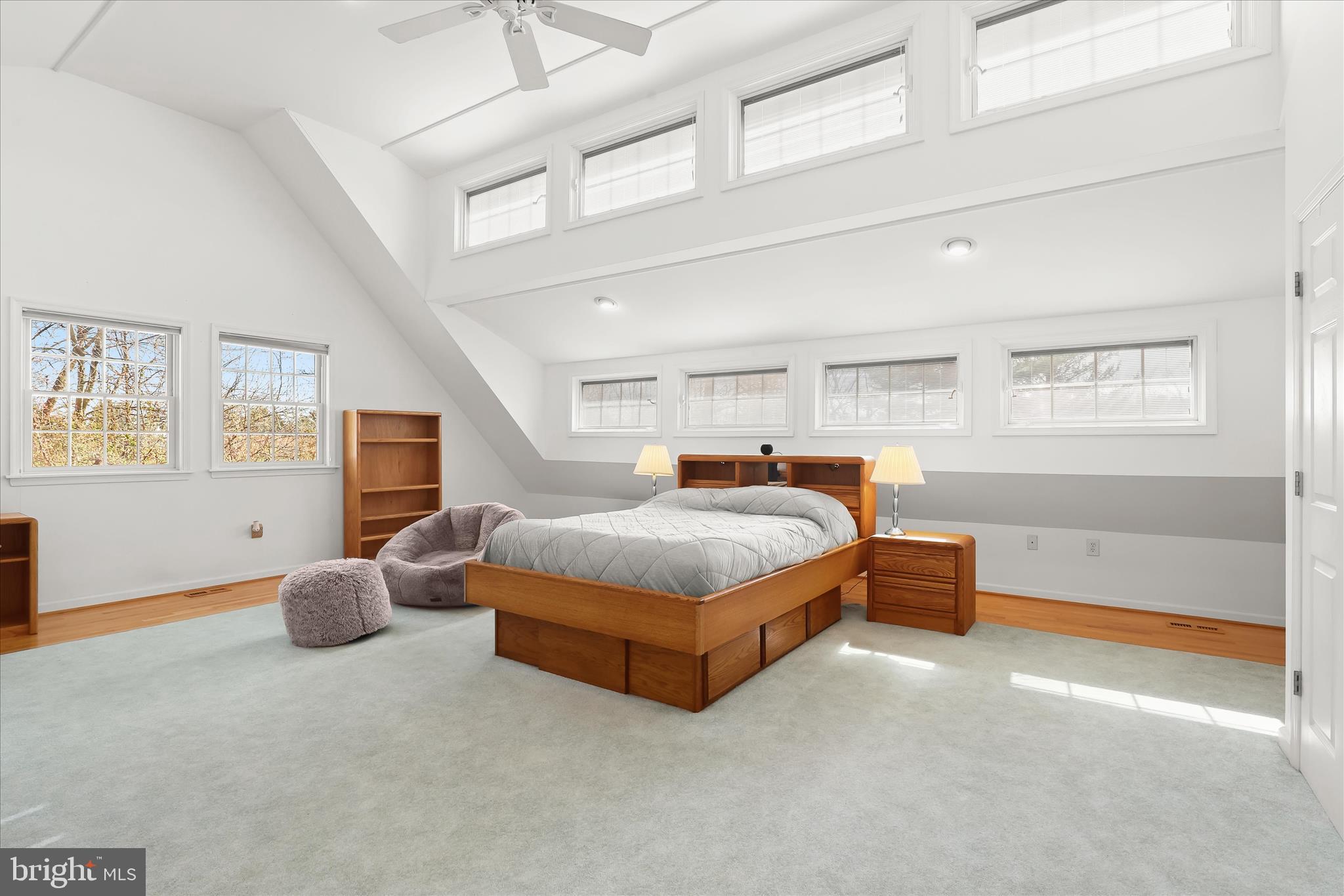 HAWTHORNE SQUARE - Residential