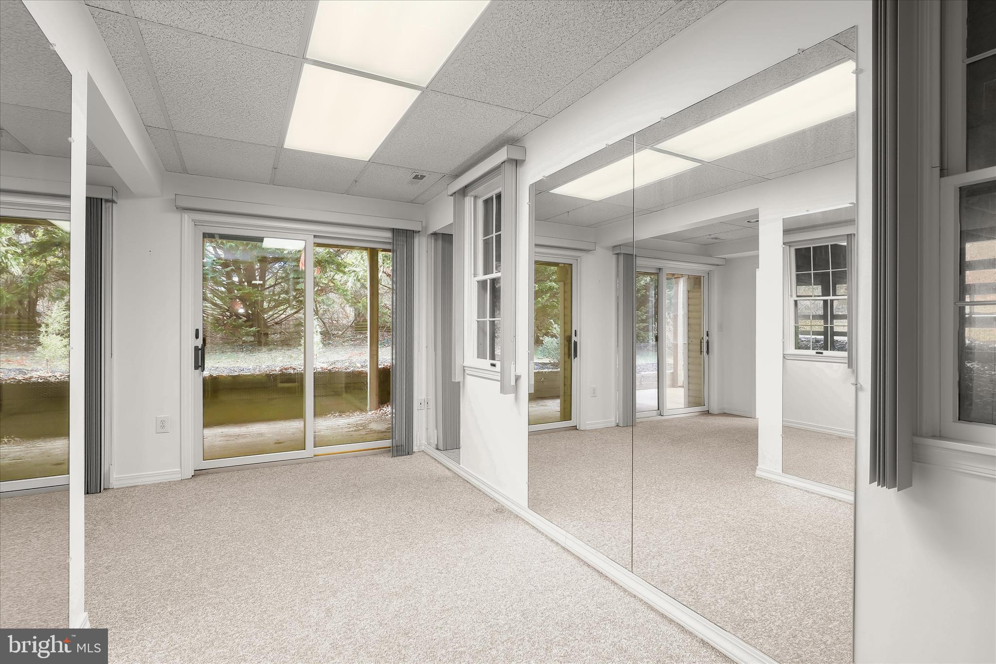 HAWTHORNE SQUARE - Residential