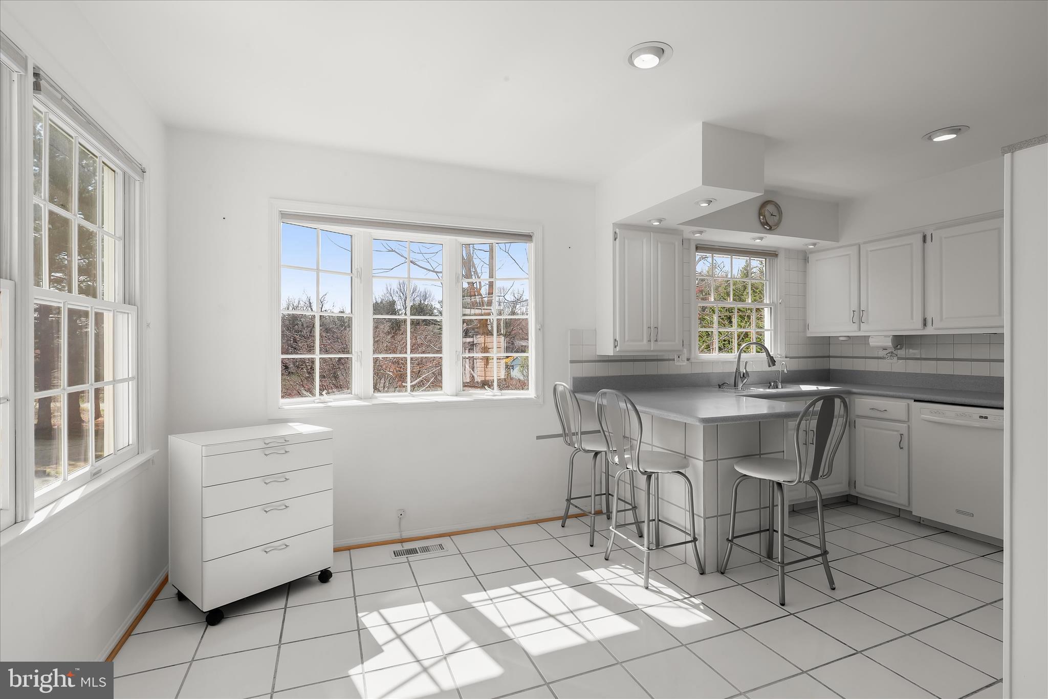 HAWTHORNE SQUARE - Residential