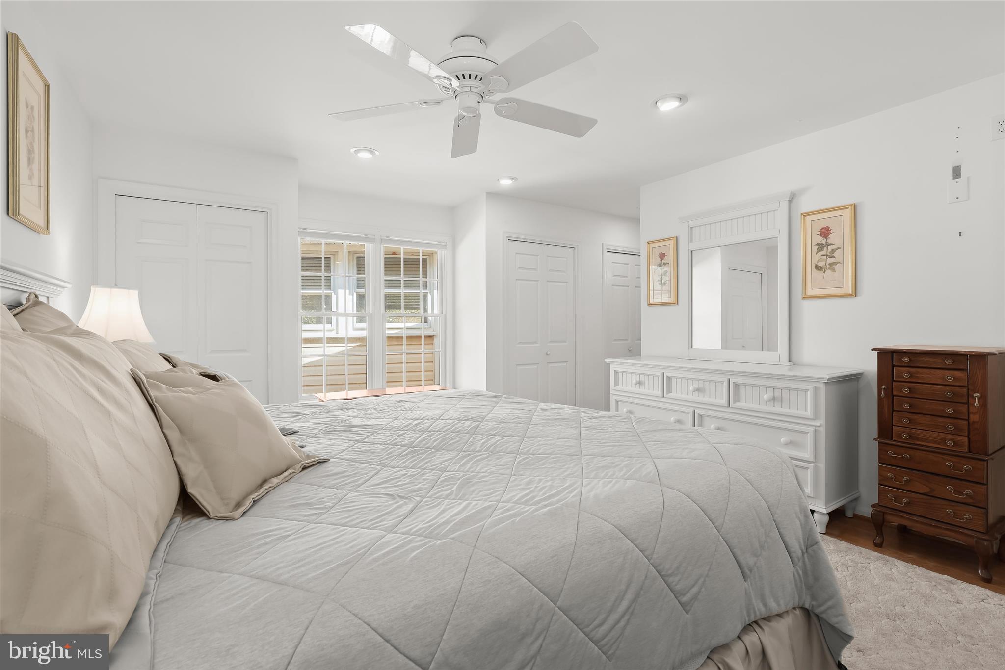 HAWTHORNE SQUARE - Residential