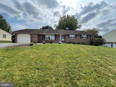 Photo of 2440 Ellendale Drive, Lancaster, PA 17602 (MLS # PALA2057250)